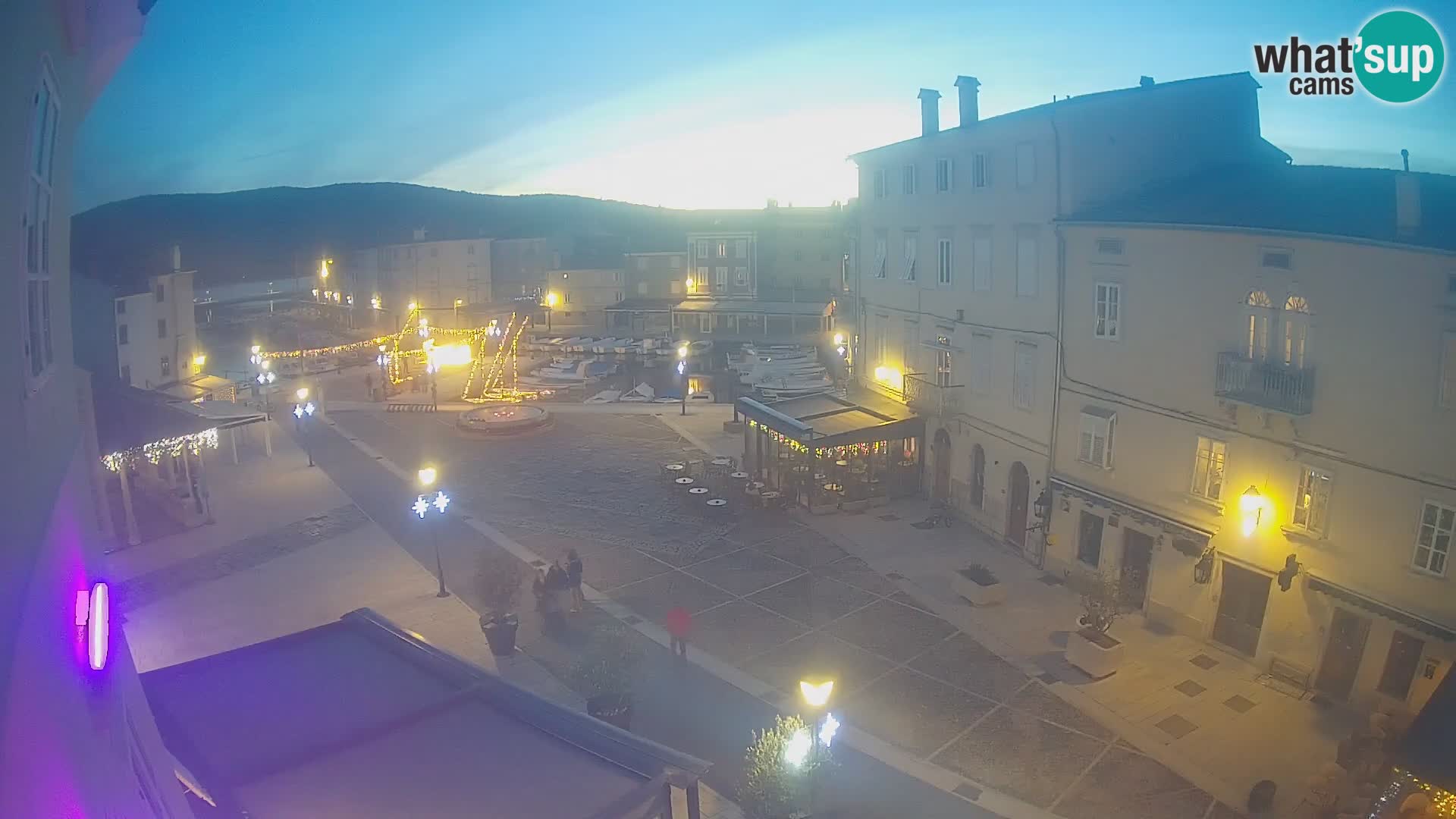 LIVE cam Cres città – piazza principale e “mandrač” – isola di Cherso – Croazia