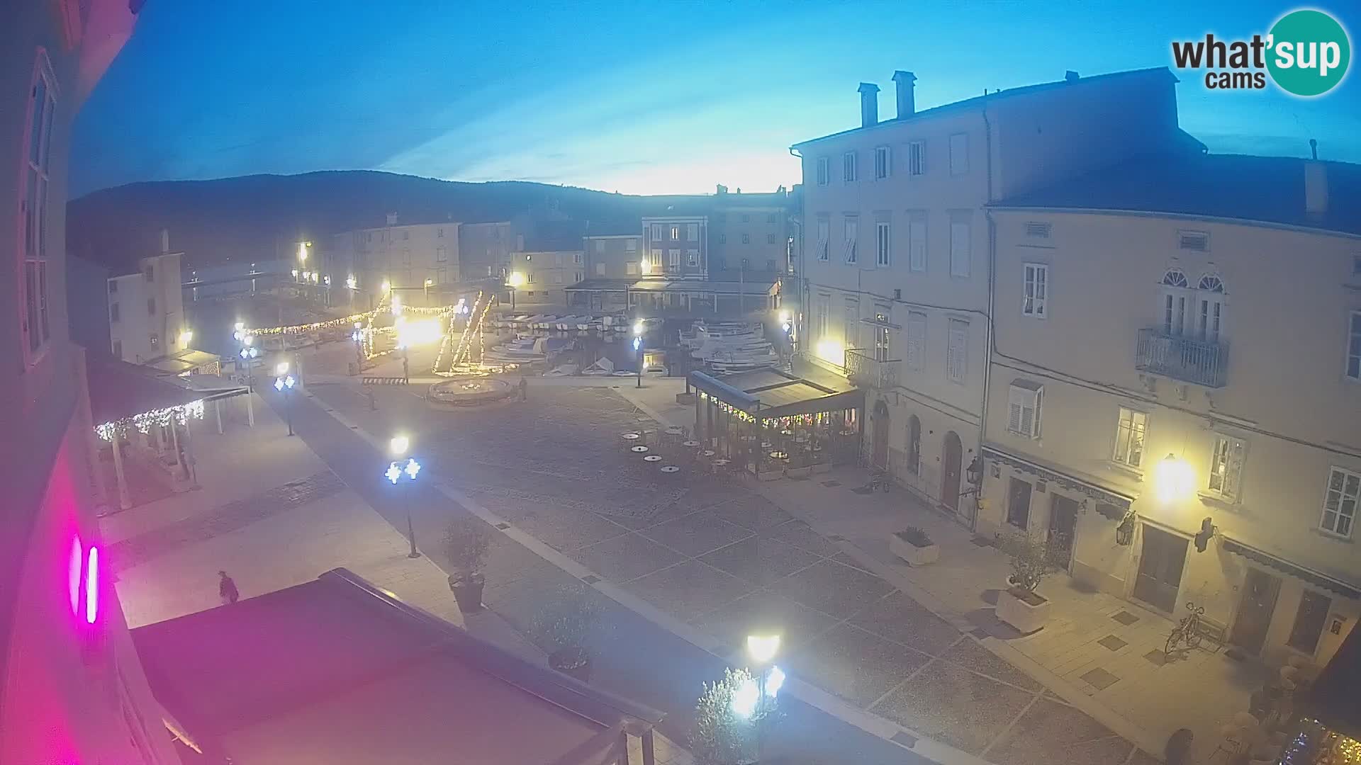 LIVE cam Cres città – piazza principale e “mandrač” – isola di Cherso – Croazia