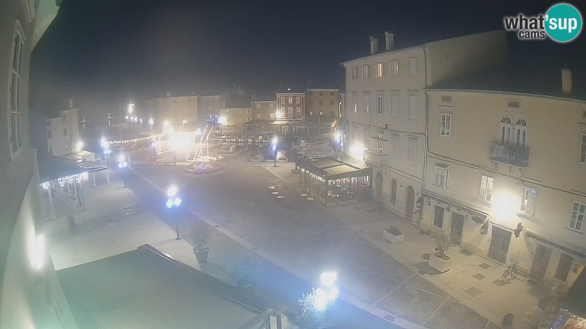 Cámara en vivo ciudad de Cres – plaza principal y “mandrač” – isla de Cres – Croacia