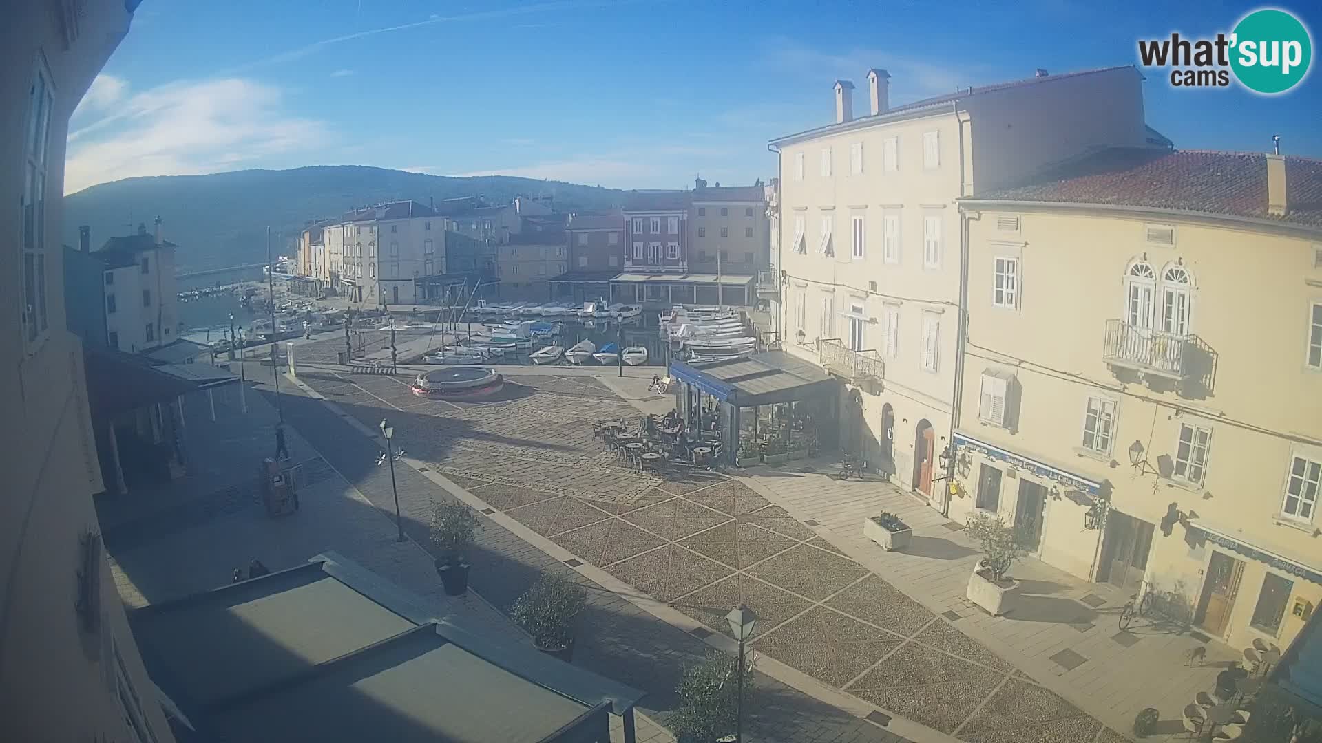Cámara en vivo ciudad de Cres – plaza principal y “mandrač” – isla de Cres – Croacia