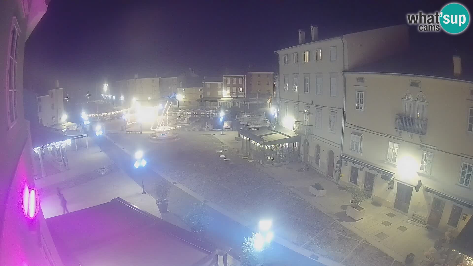 Cámara en vivo ciudad de Cres – plaza principal y “mandrač” – isla de Cres – Croacia