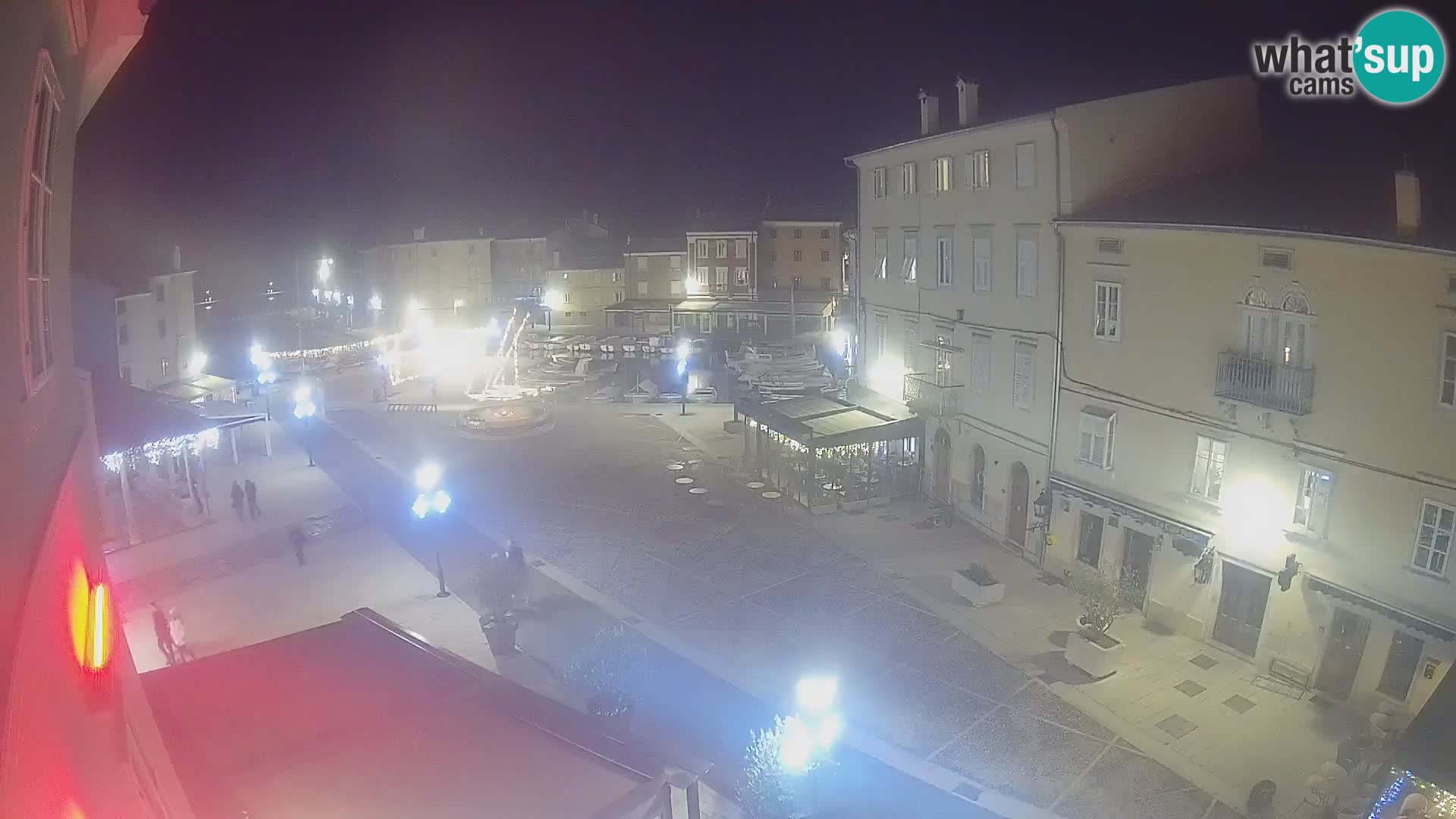 V ŽIVO spletna kamera Cres mesto – glavni trg in “mandrač” – otok Cres – Hrvaška