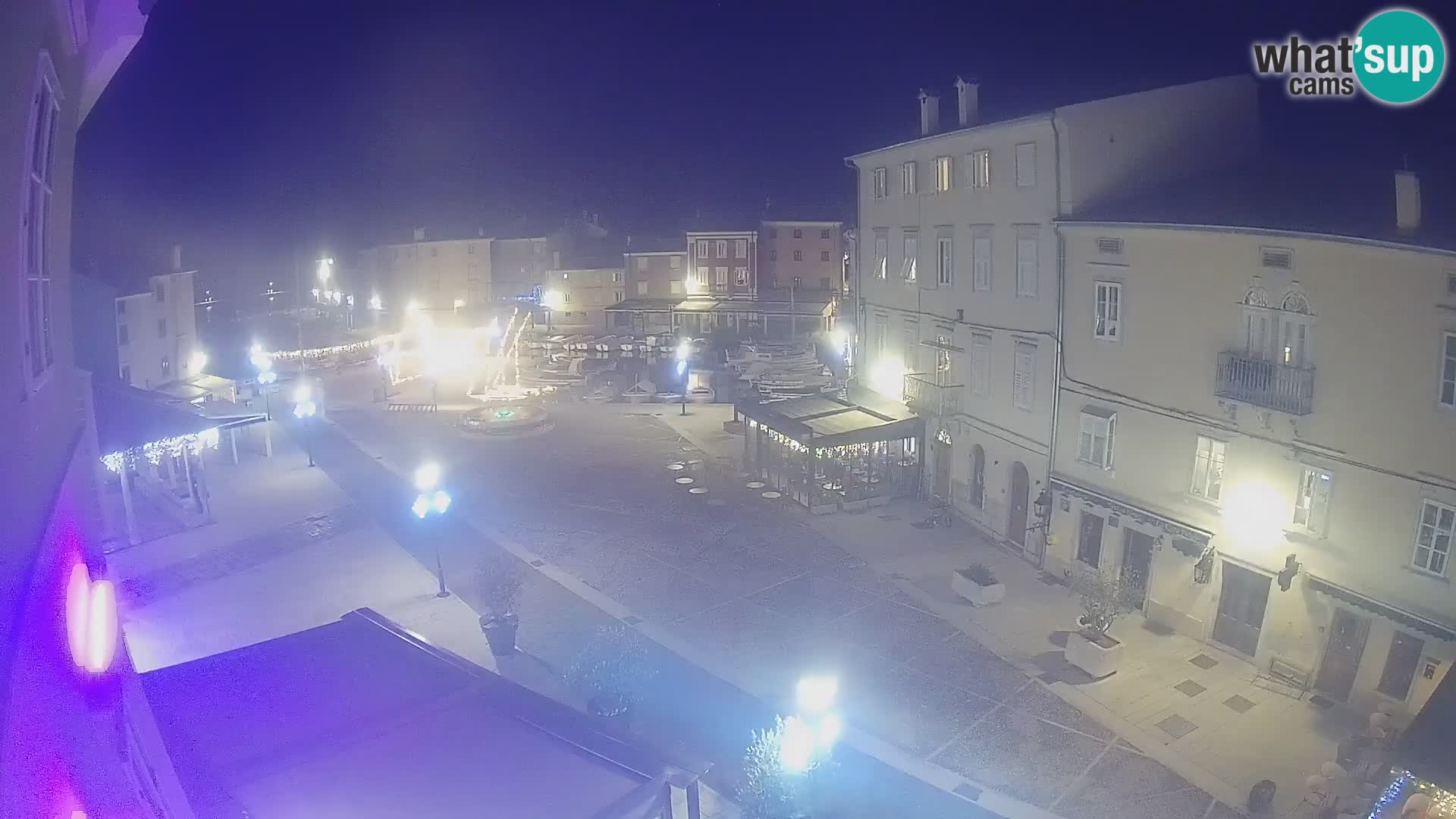 Cámara en vivo ciudad de Cres – plaza principal y “mandrač” – isla de Cres – Croacia