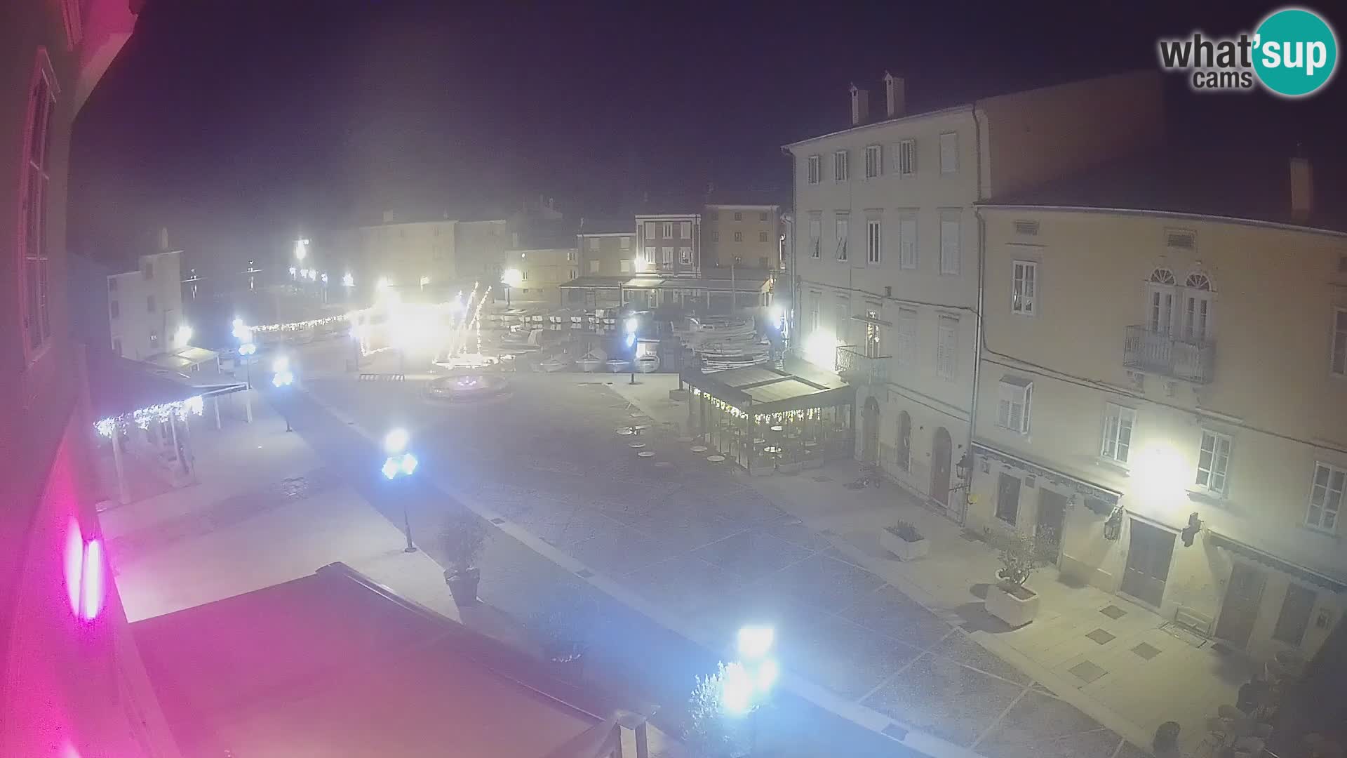 Cámara en vivo ciudad de Cres – plaza principal y “mandrač” – isla de Cres – Croacia