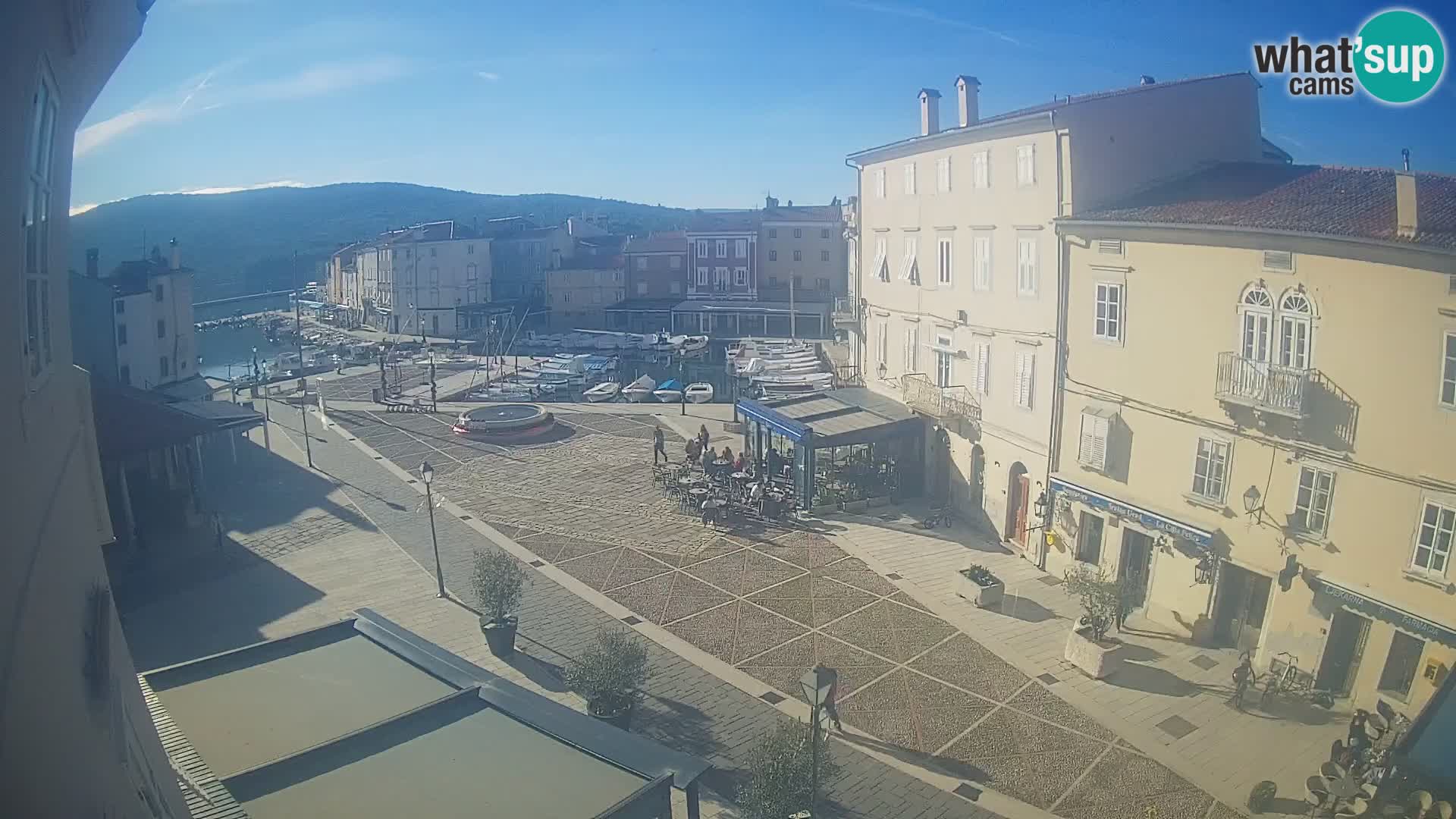 LIVE cam Cres città – piazza principale e “mandrač” – isola di Cherso – Croazia