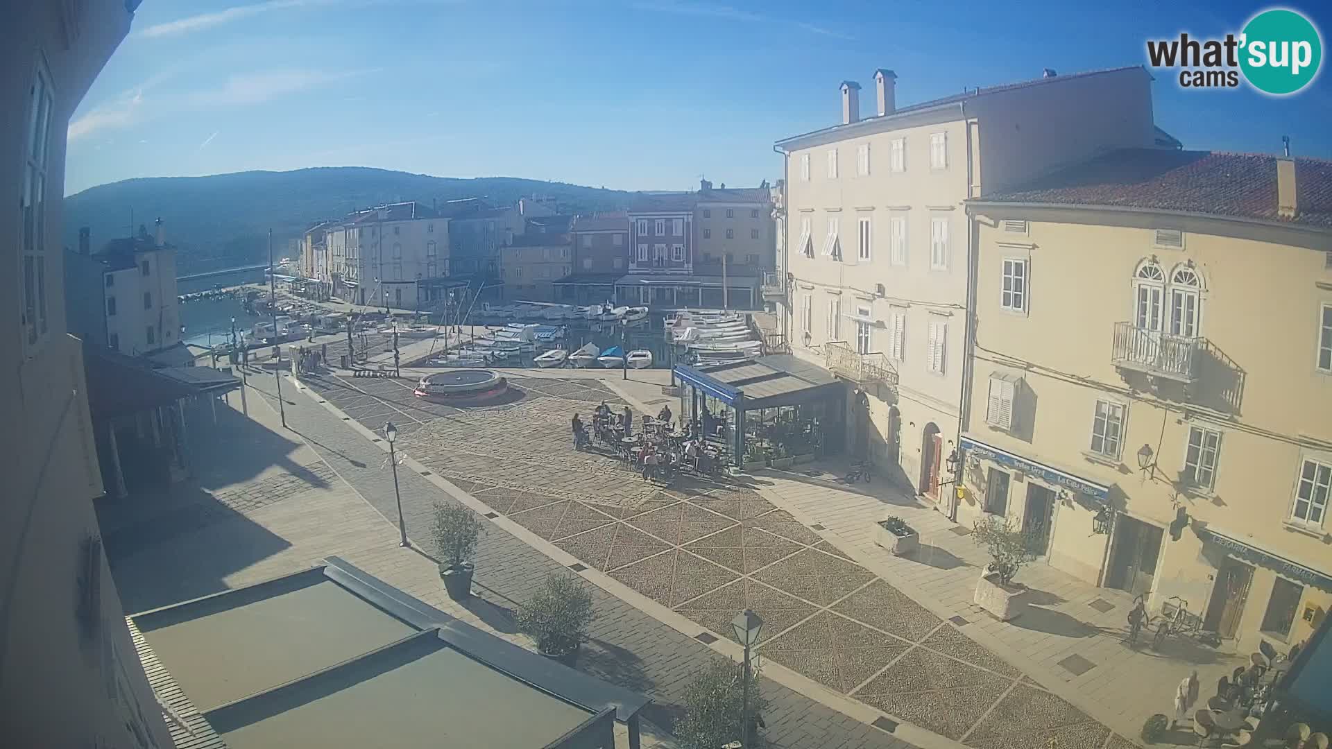 LIVE cam Cres city – place principale et “mandrač” – île de Cres – Croatie