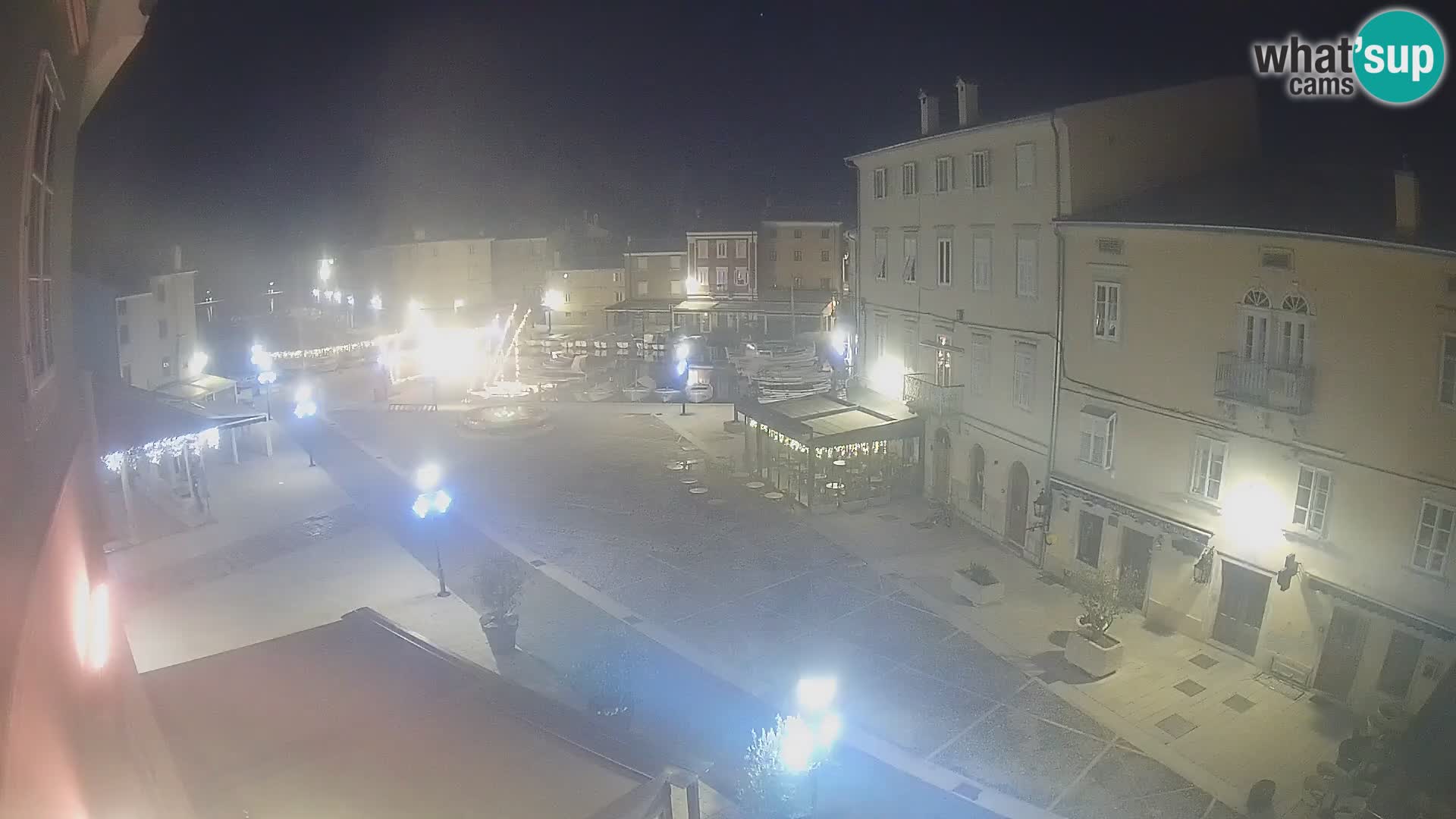 Cámara en vivo ciudad de Cres – plaza principal y “mandrač” – isla de Cres – Croacia