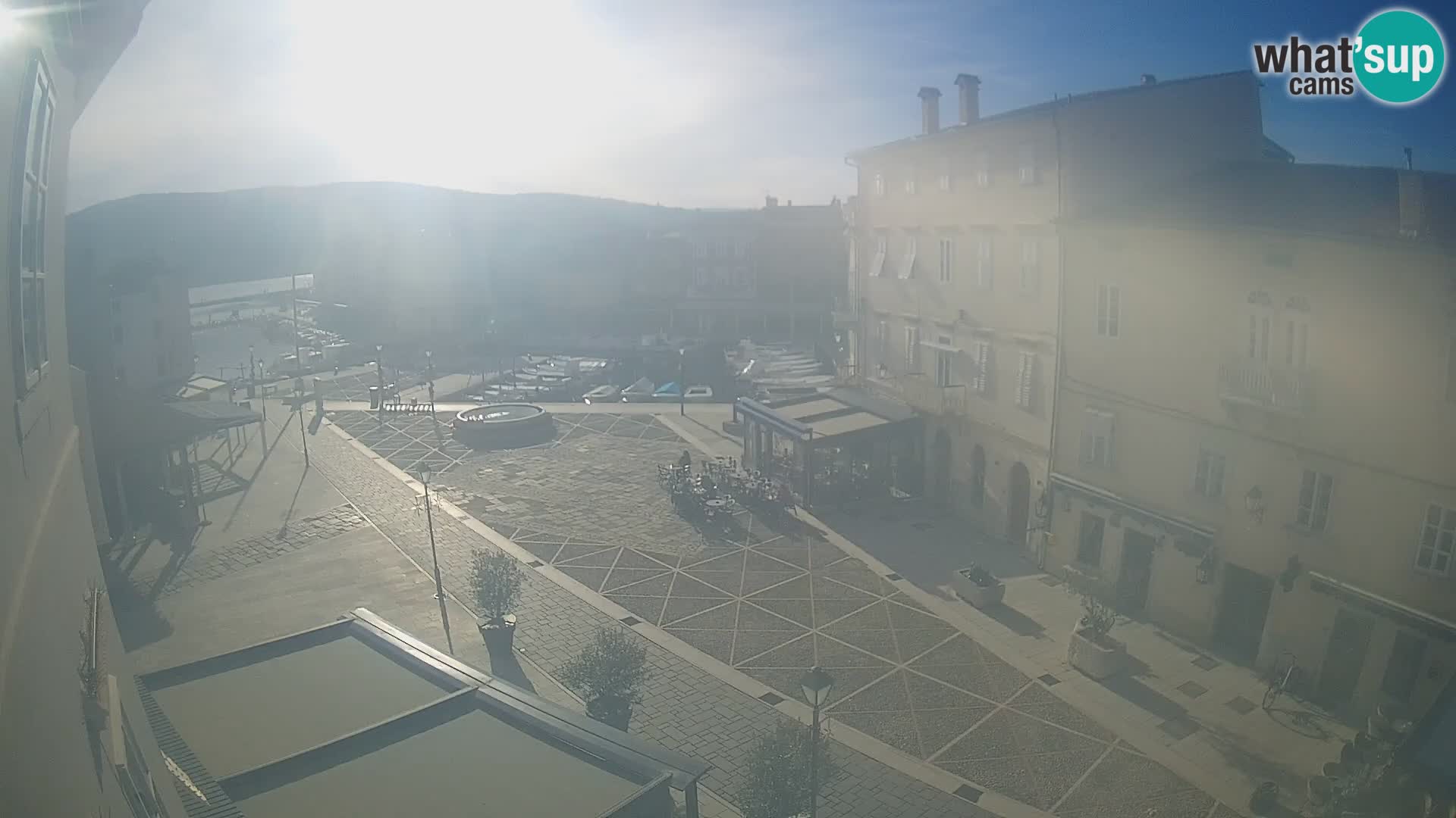 LIVE cam Cres city – place principale et “mandrač” – île de Cres – Croatie