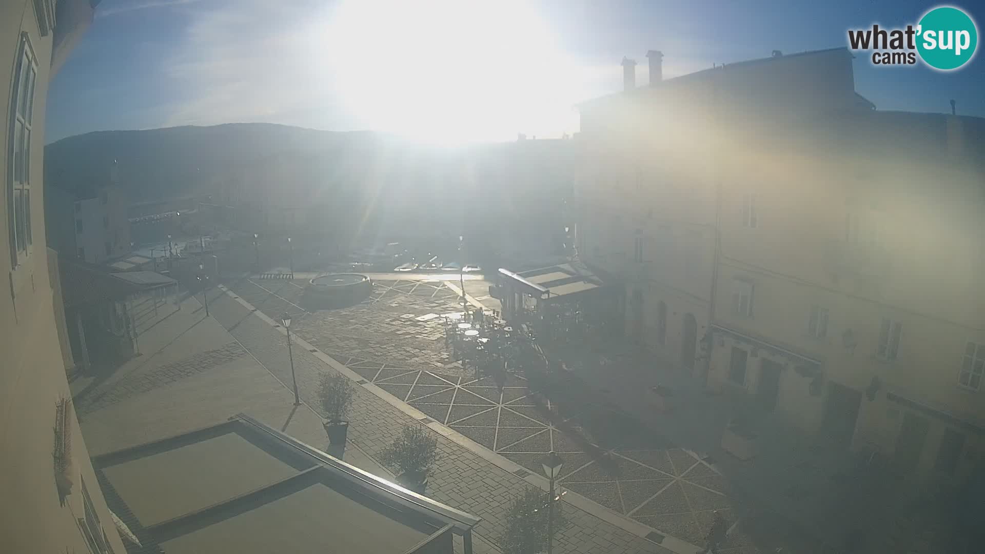 LIVE cam Cres città – piazza principale e “mandrač” – isola di Cherso – Croazia
