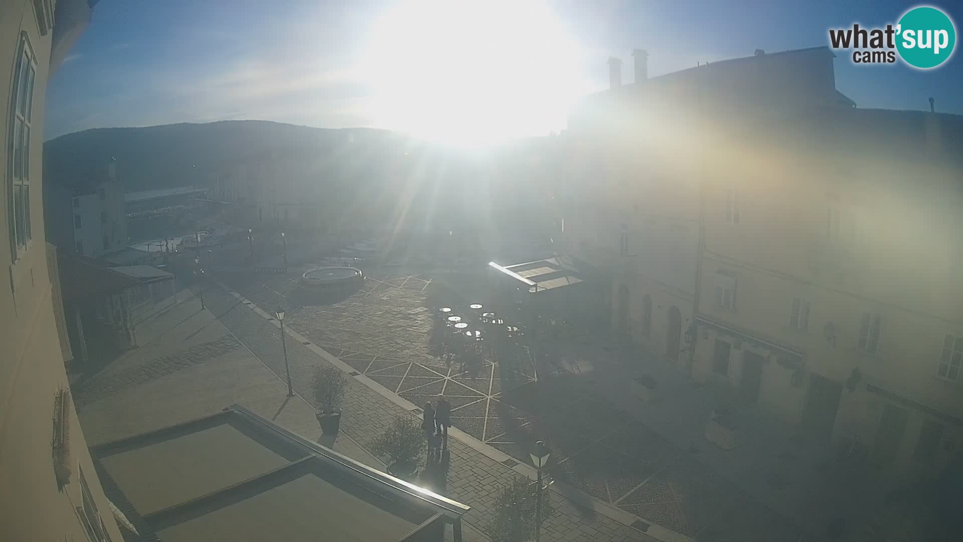 LIVE cam Cres city – place principale et “mandrač” – île de Cres – Croatie