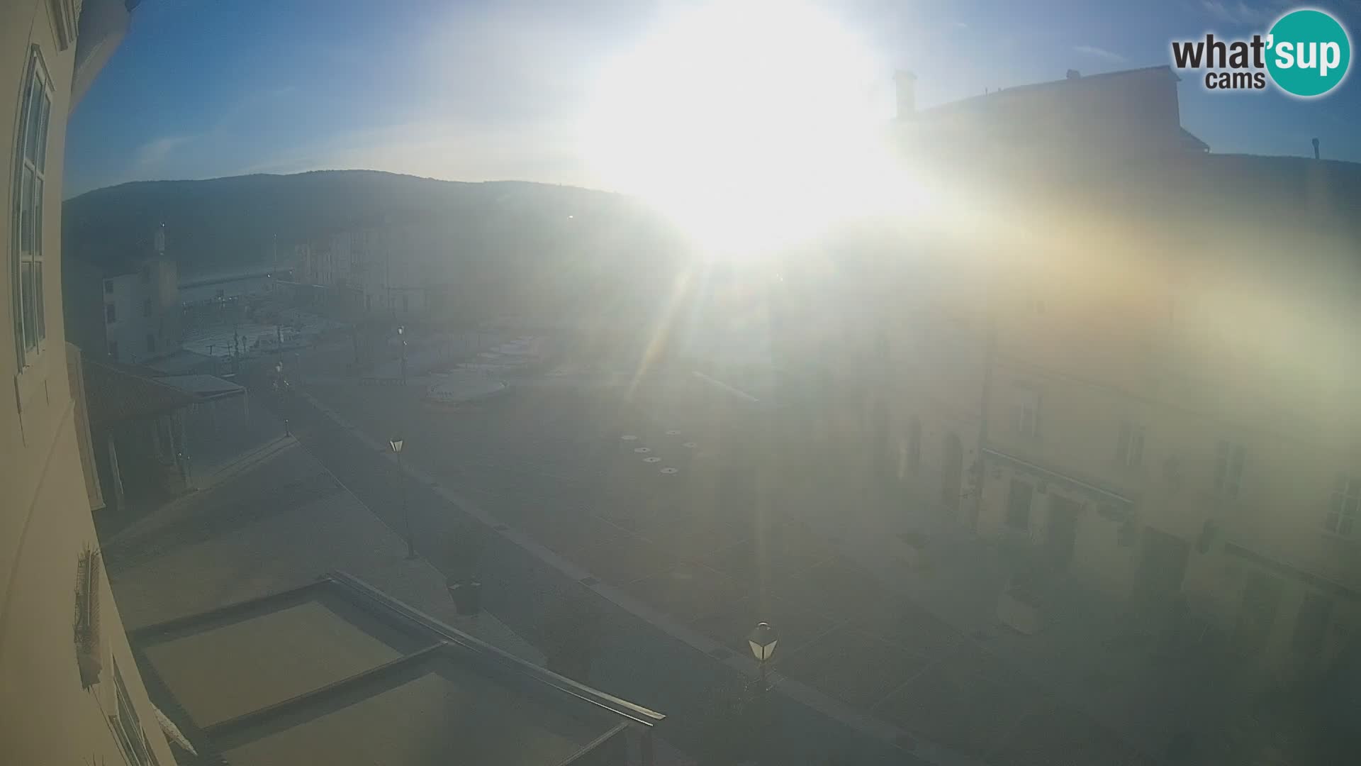LIVE cam Cres città – piazza principale e “mandrač” – isola di Cherso – Croazia