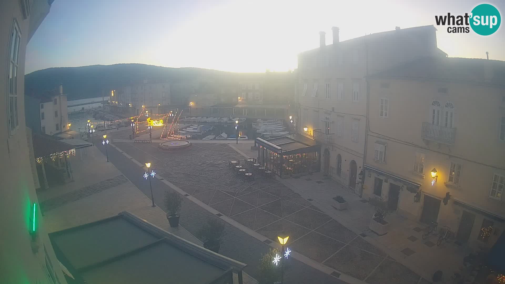 LIVE cam Cres city – place principale et “mandrač” – île de Cres – Croatie