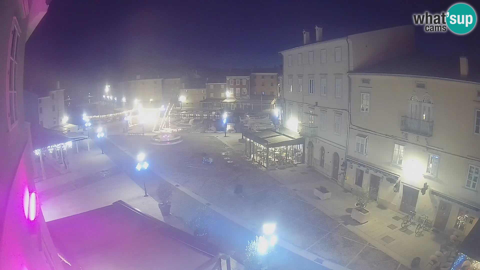 LIVE cam Cres city – place principale et “mandrač” – île de Cres – Croatie
