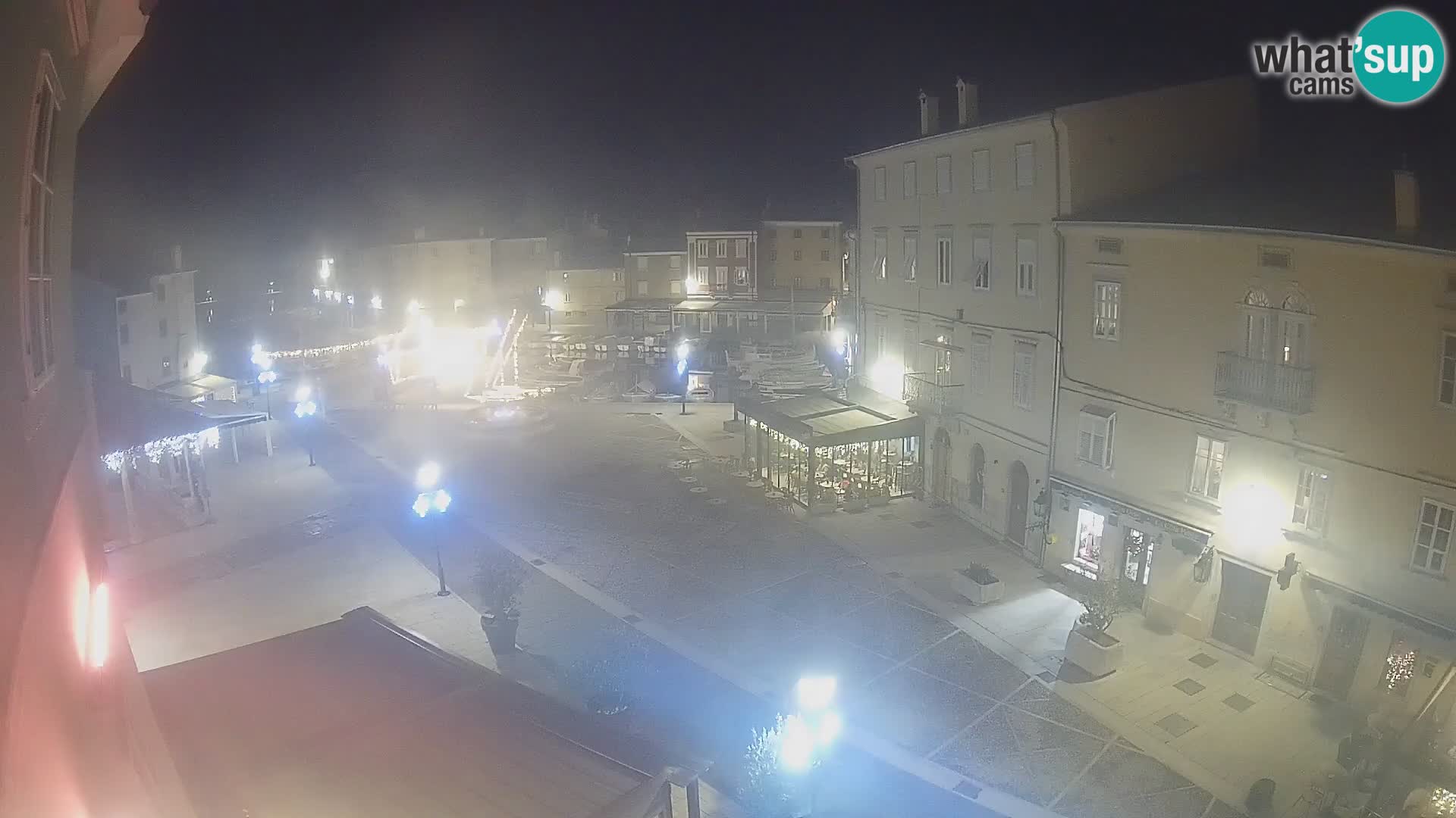 Cámara en vivo ciudad de Cres – plaza principal y “mandrač” – isla de Cres – Croacia