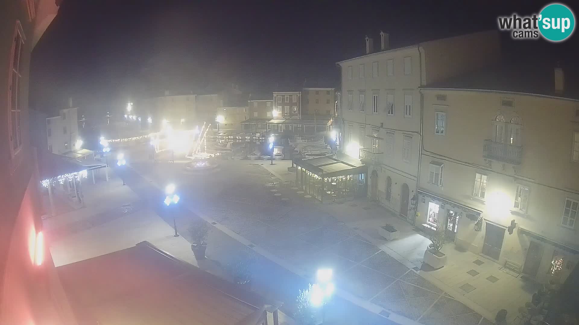 Cámara en vivo ciudad de Cres – plaza principal y “mandrač” – isla de Cres – Croacia