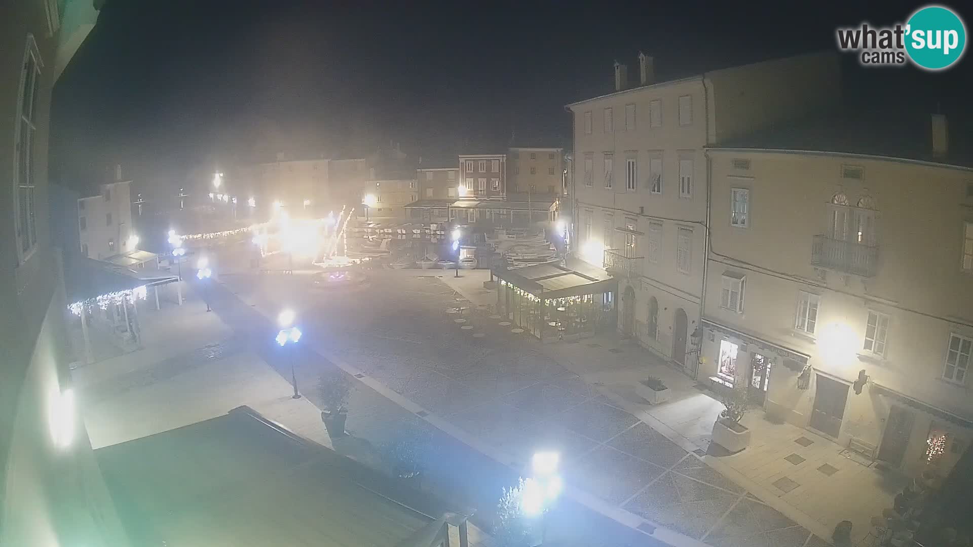 LIVE cam Cres city – place principale et “mandrač” – île de Cres – Croatie
