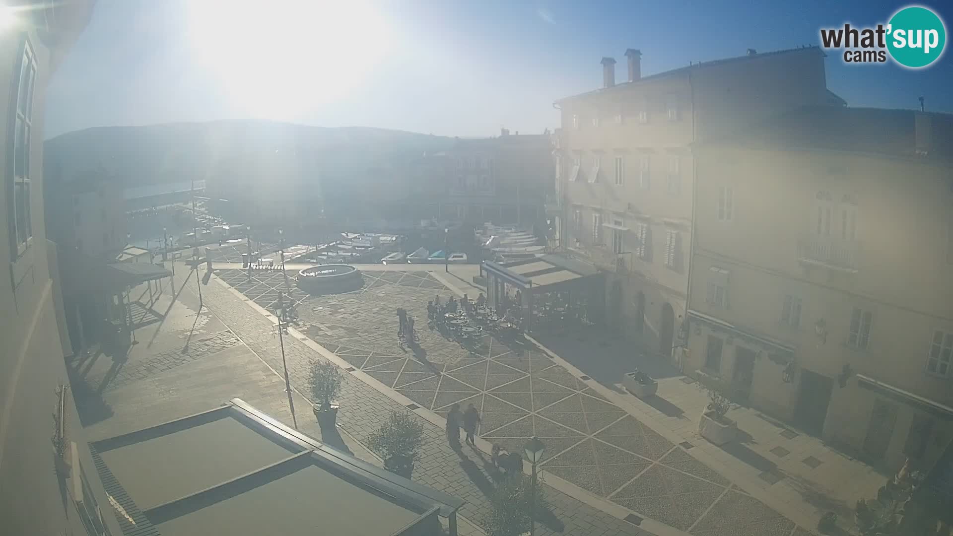 LIVE cam Cres city – place principale et “mandrač” – île de Cres – Croatie