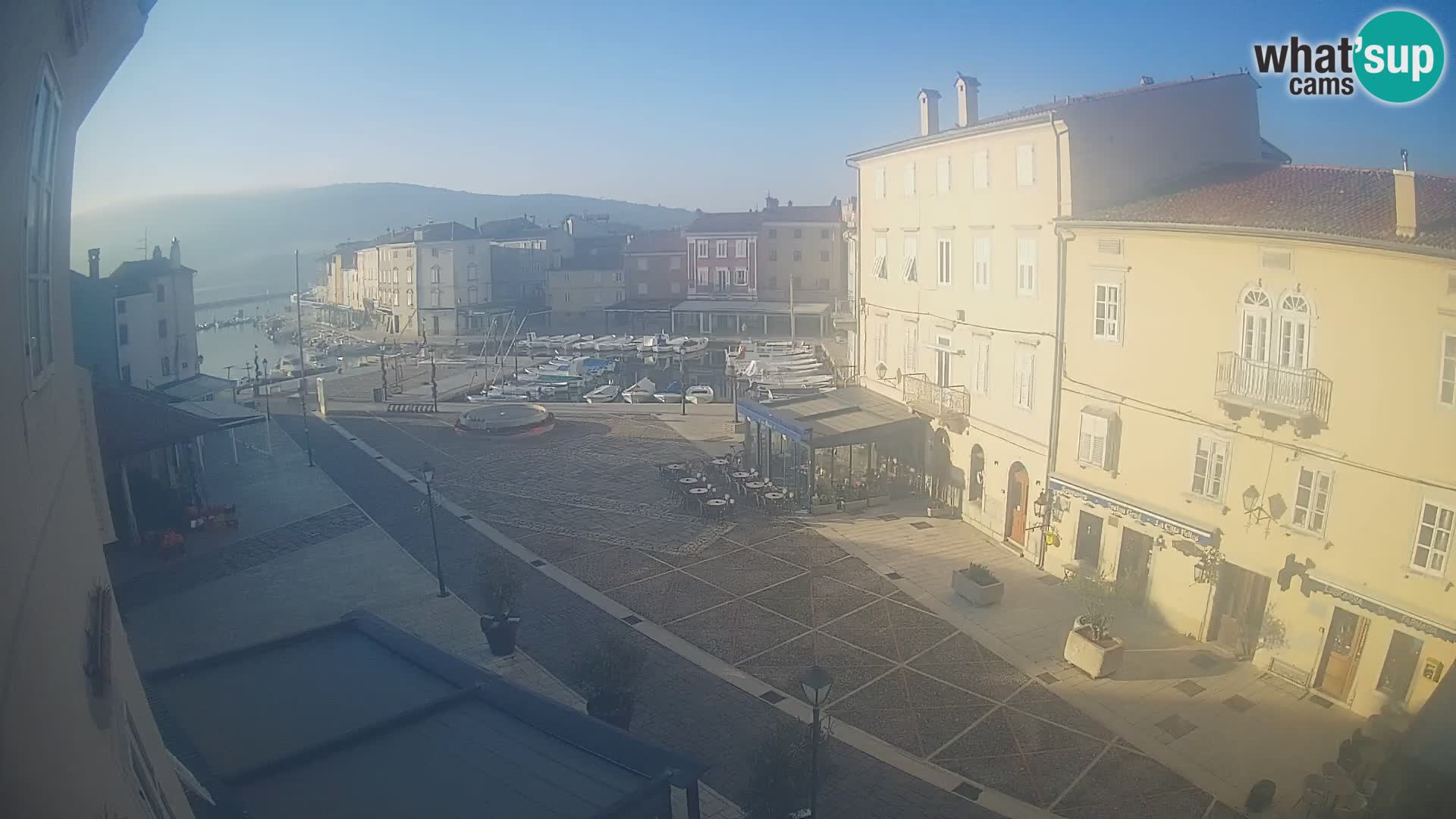 LIVE cam Cres city – place principale et “mandrač” – île de Cres – Croatie