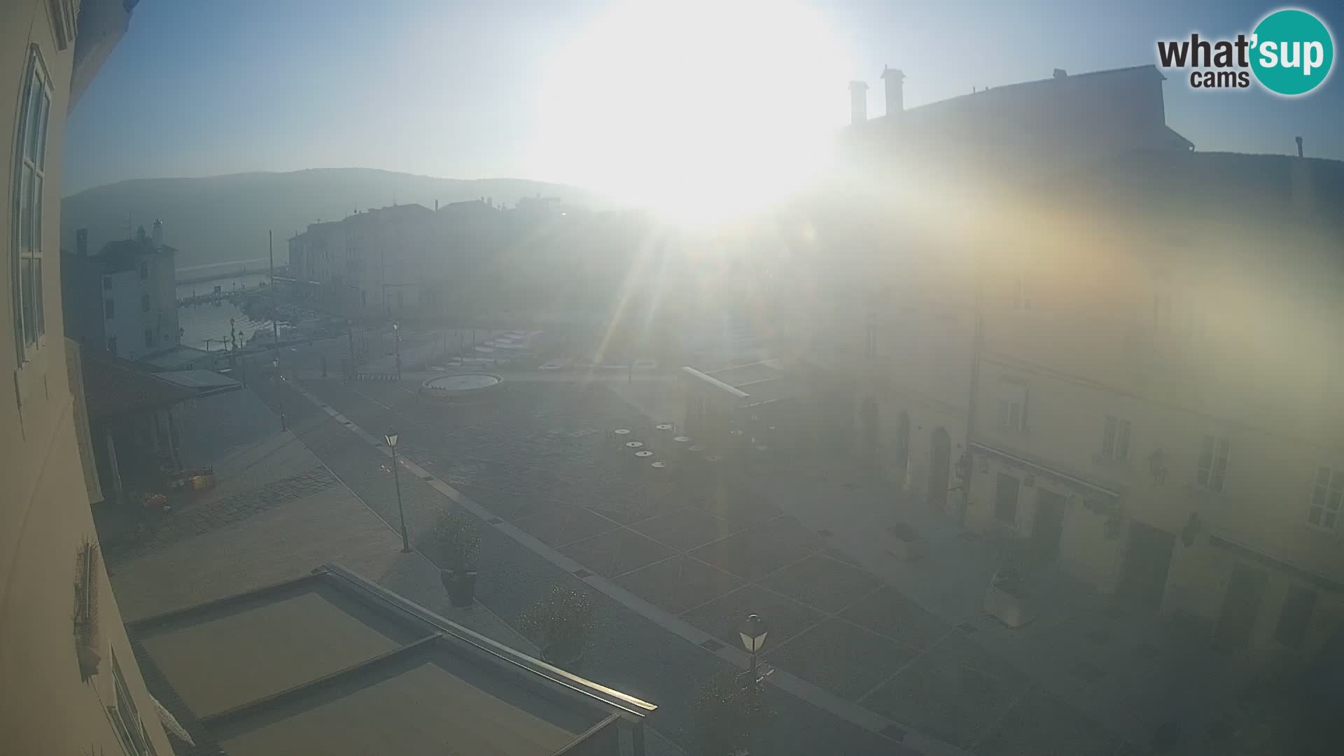 Cámara en vivo ciudad de Cres – plaza principal y “mandrač” – isla de Cres – Croacia