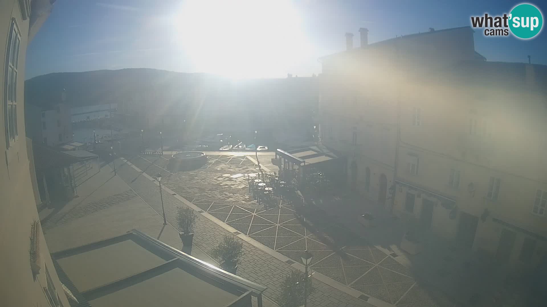 Cámara en vivo ciudad de Cres – plaza principal y “mandrač” – isla de Cres – Croacia