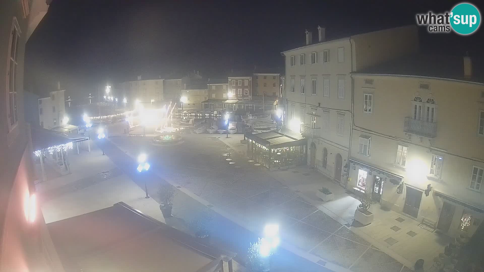 LIVE cam Cres city – place principale et “mandrač” – île de Cres – Croatie
