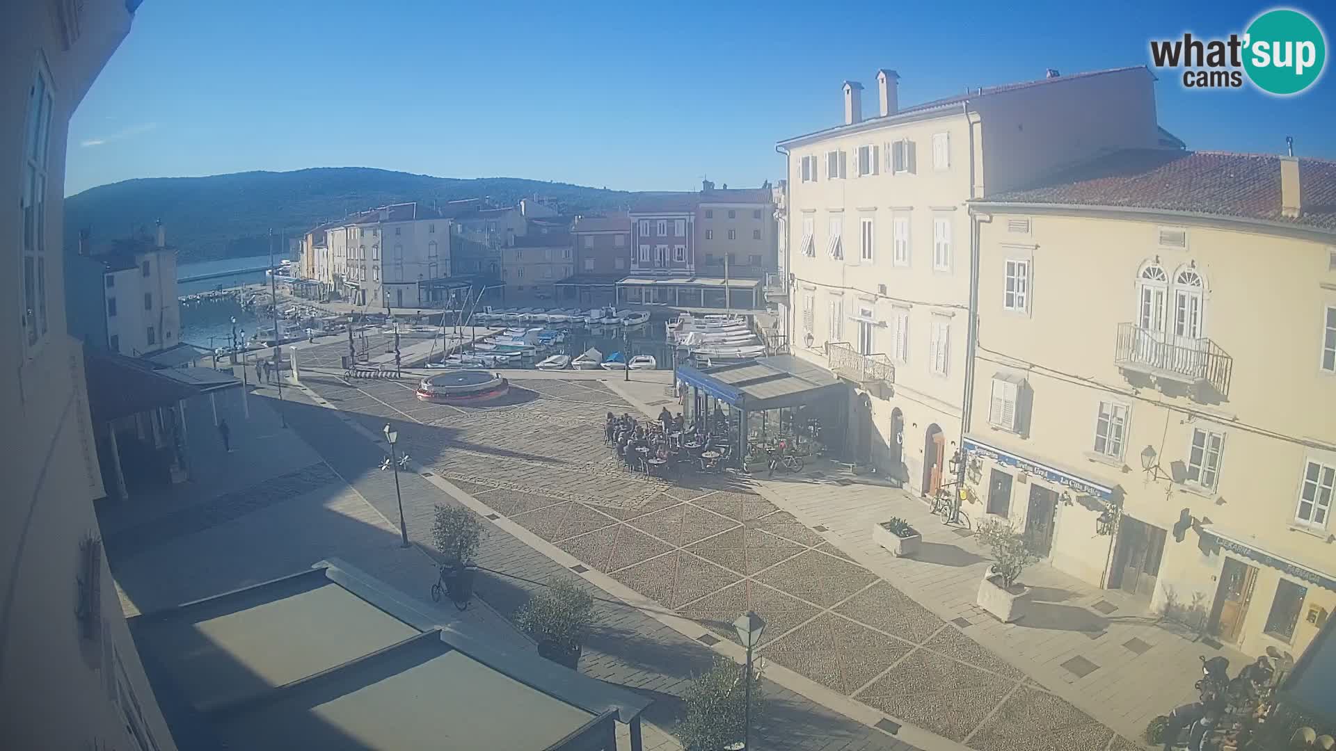 LIVE cam Cres città – piazza principale e “mandrač” – isola di Cherso – Croazia