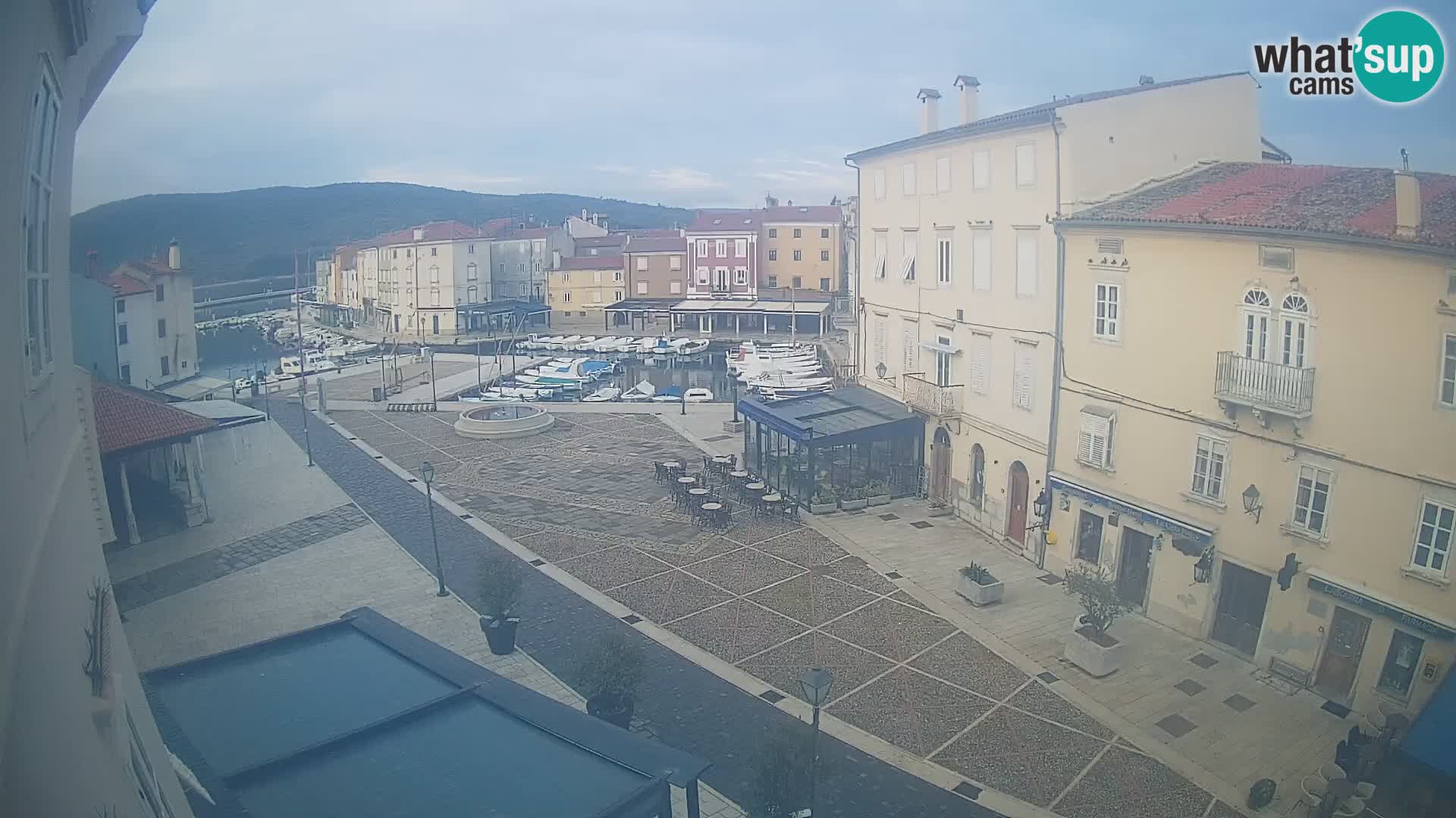 LIVE cam Cres città – piazza principale e “mandrač” – isola di Cherso – Croazia