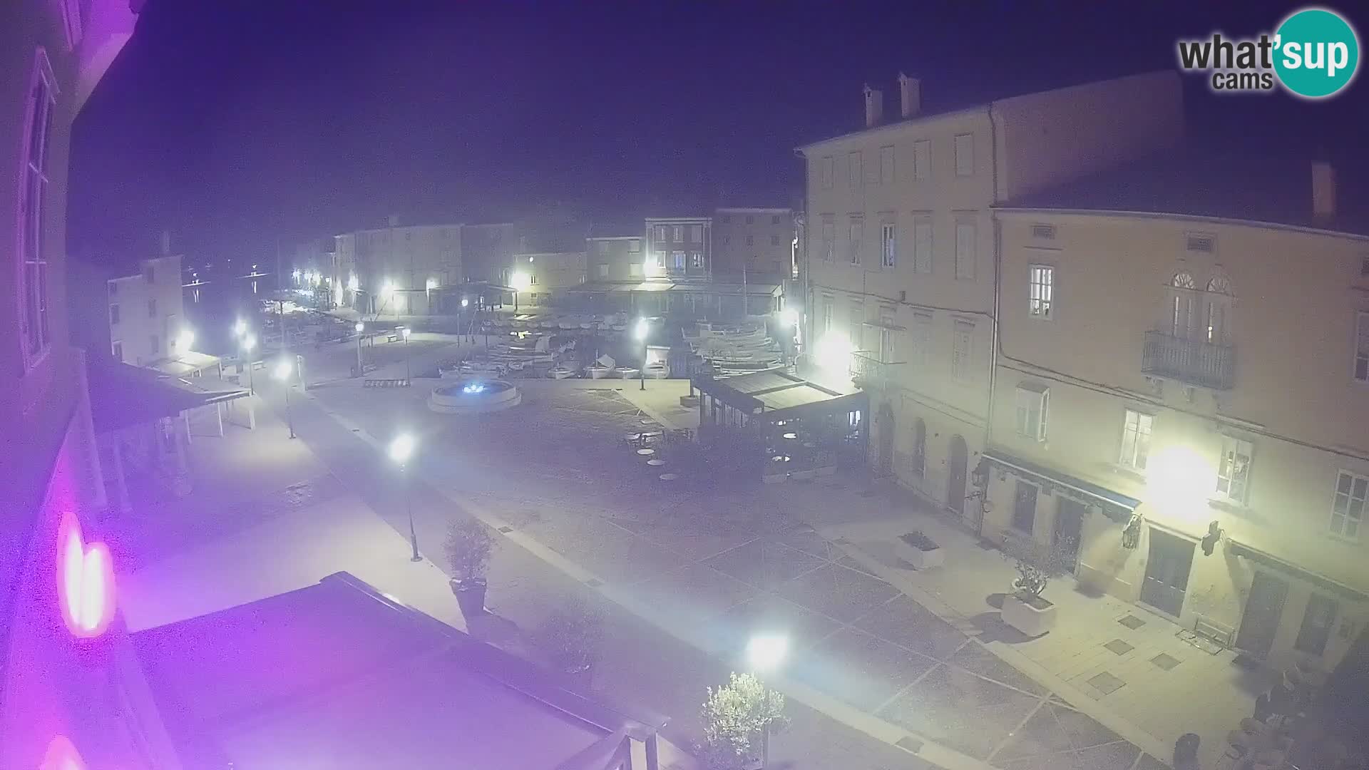 LIVE cam Cres city – place principale et “mandrač” – île de Cres – Croatie