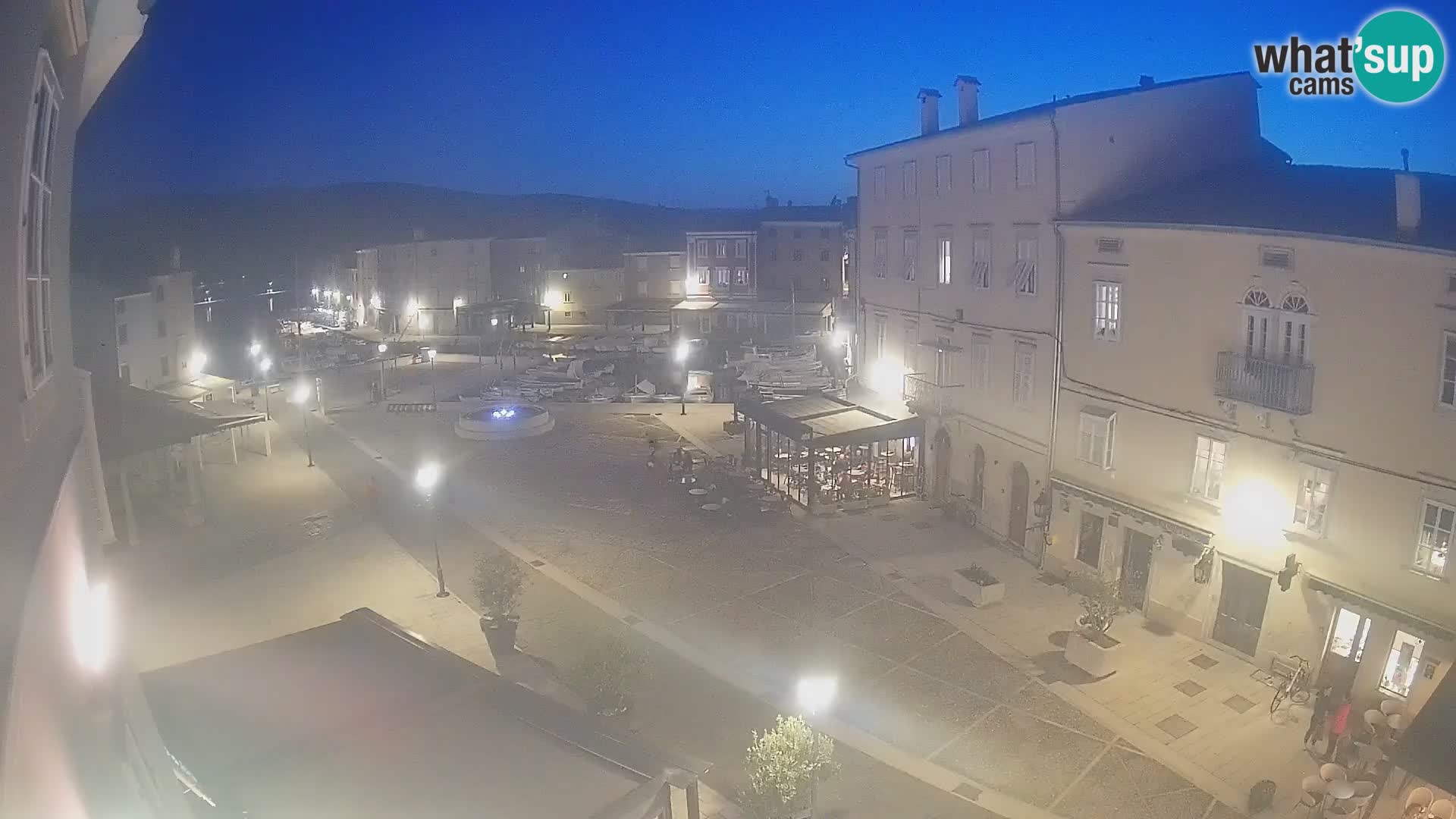LIVE cam Cres city – place principale et “mandrač” – île de Cres – Croatie