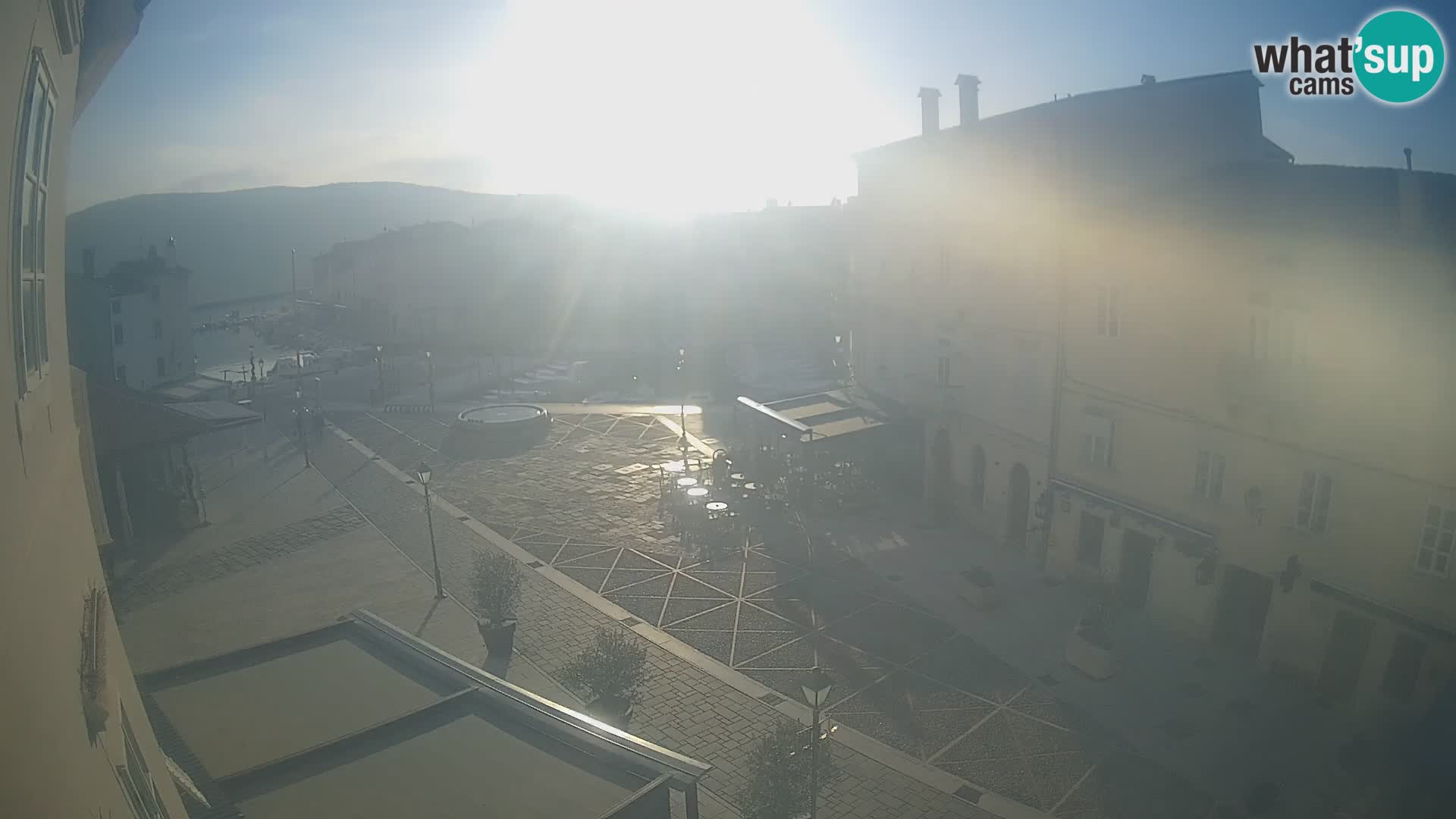 LIVE cam Cres city – place principale et “mandrač” – île de Cres – Croatie