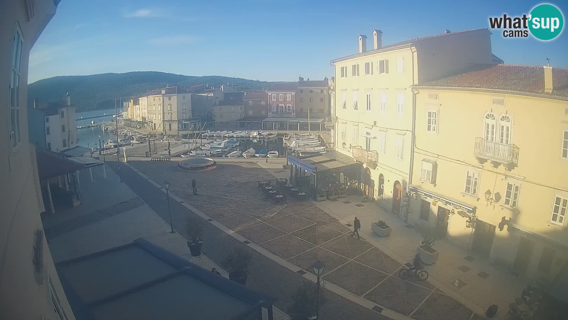 Cámara en vivo ciudad de Cres – plaza principal y “mandrač” – isla de Cres – Croacia