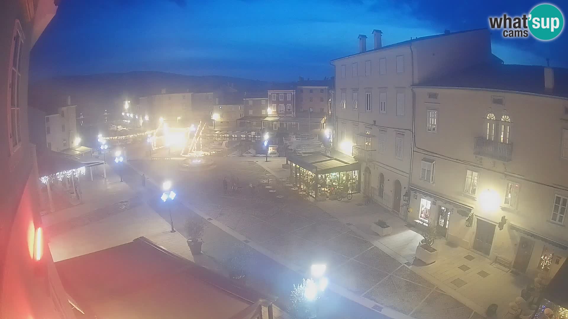 Kamera v ŽIVO Cres mesto – glavni trg in “mandrač” – otok Cres – Hrvaška