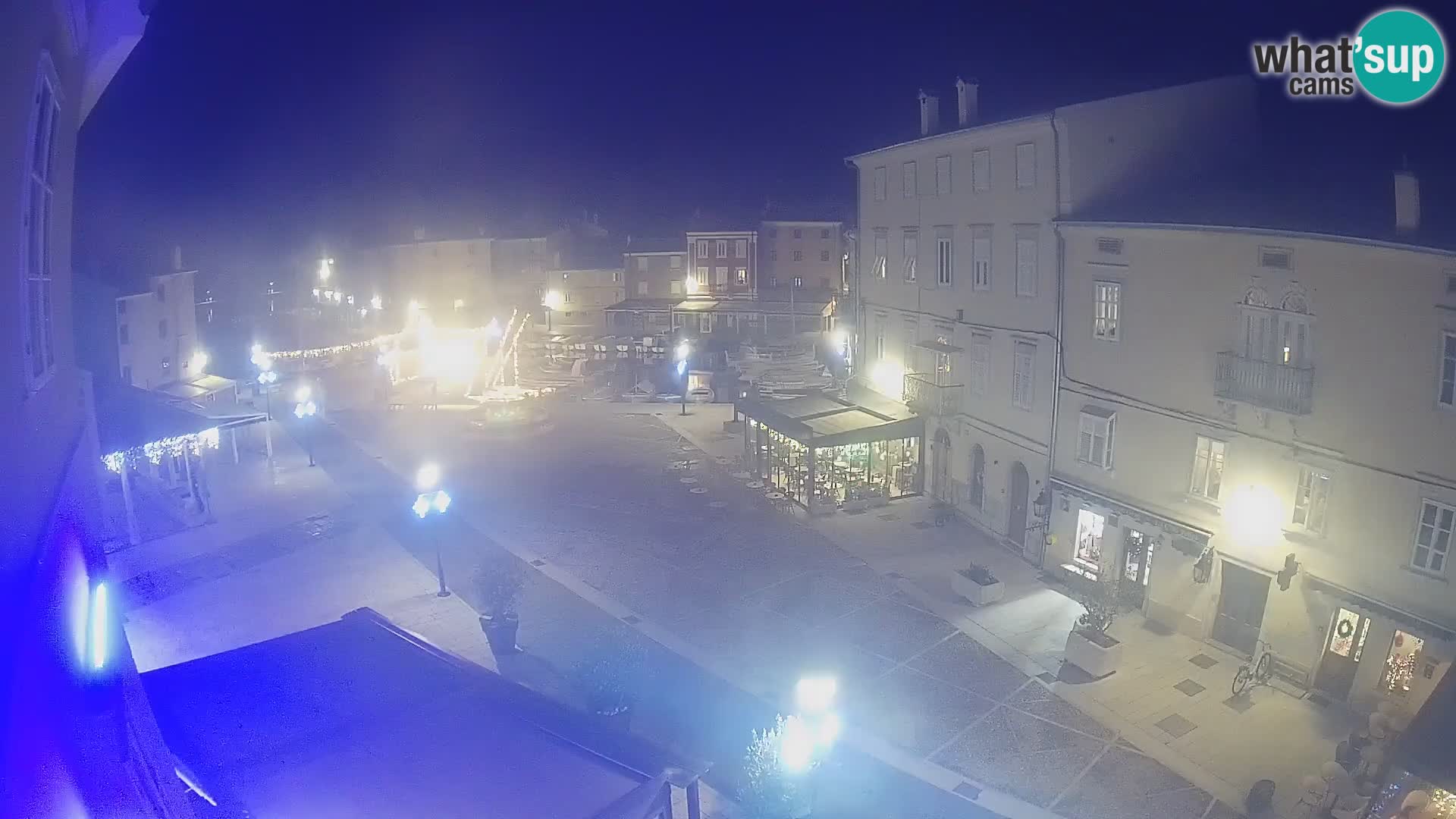 LIVE cam Cres city – place principale et “mandrač” – île de Cres – Croatie