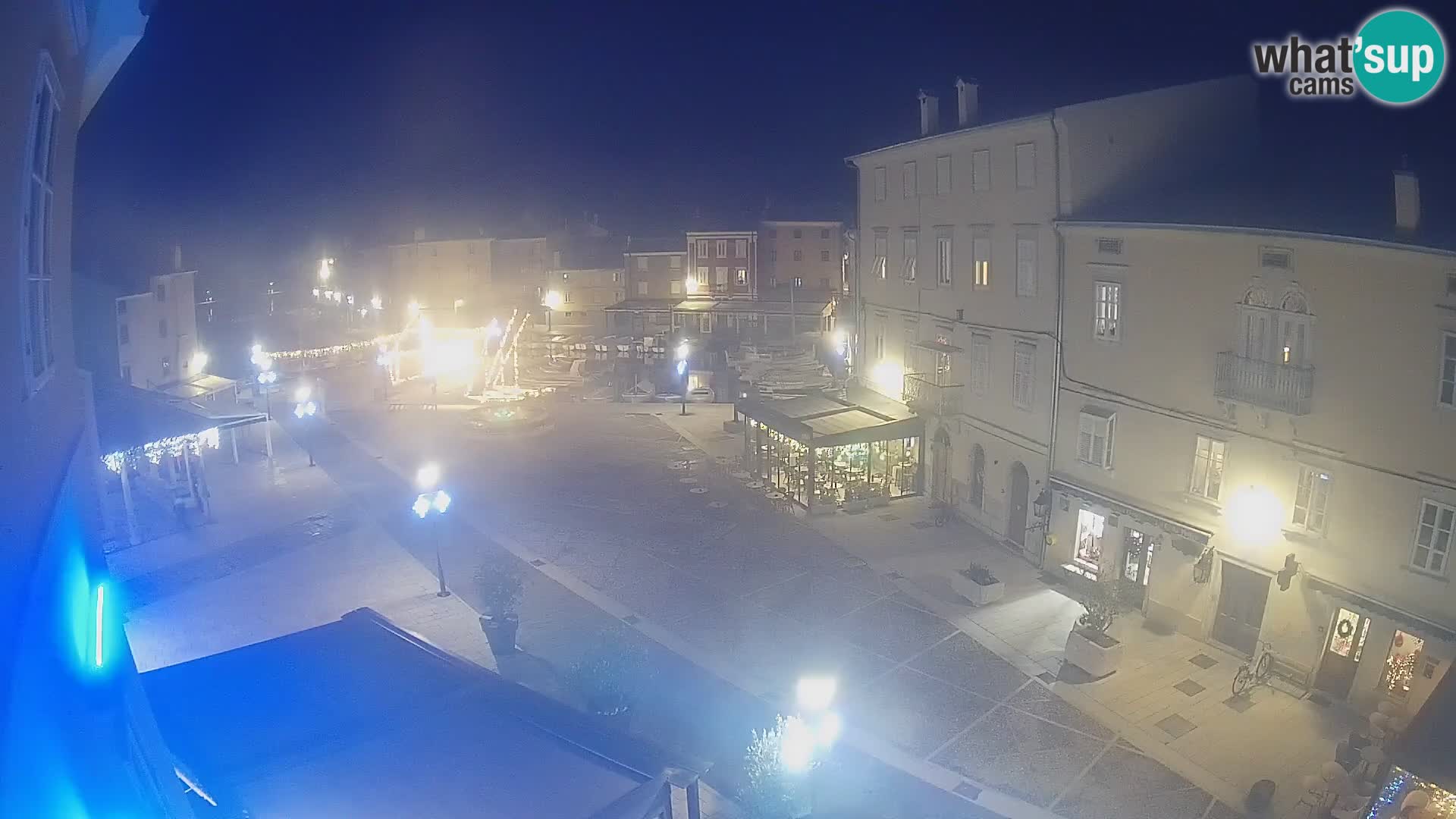 Kamera v ŽIVO Cres mesto – glavni trg in “mandrač” – otok Cres – Hrvaška