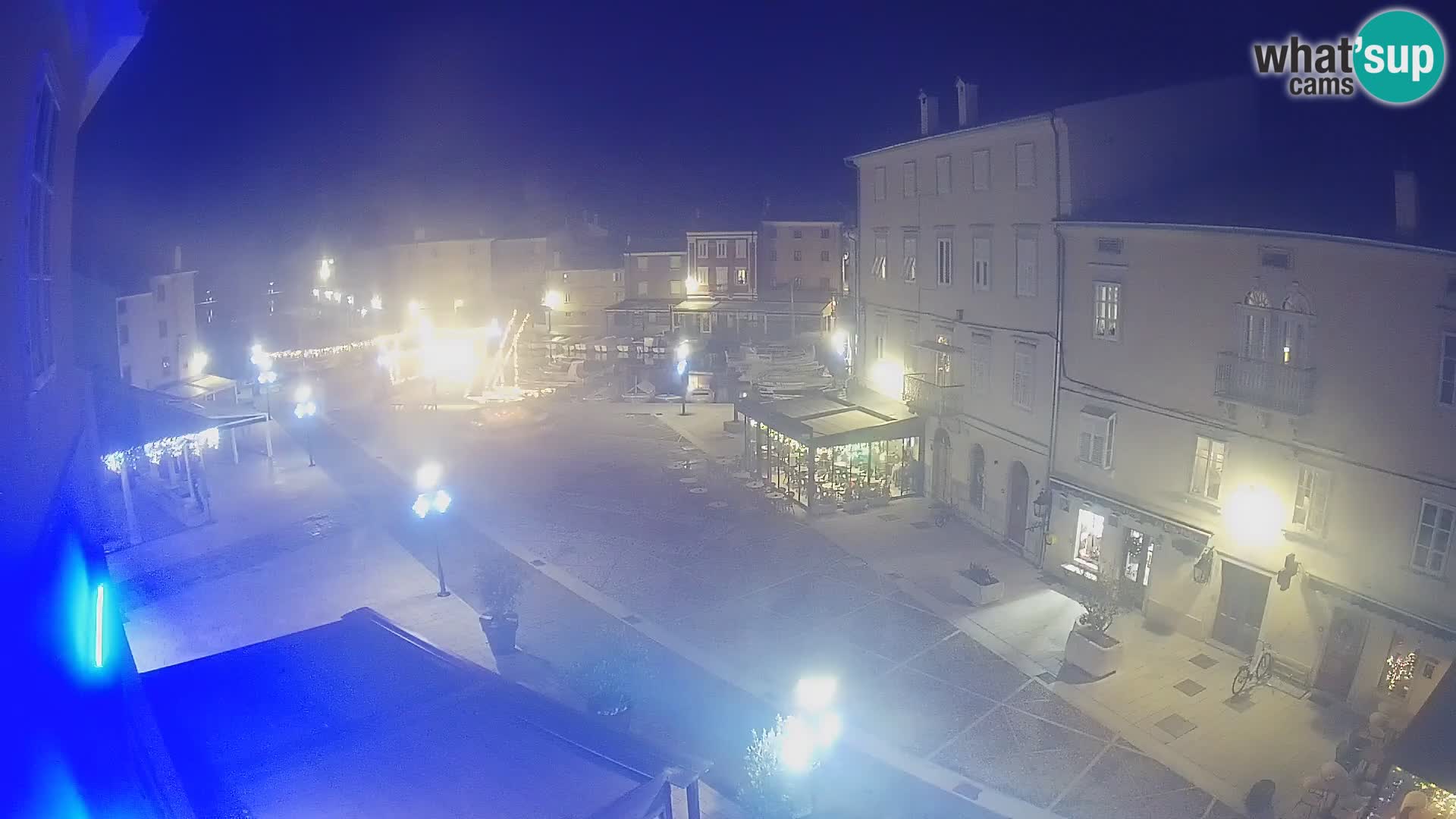 Web kamera Grad Cres – glavni trg i “mandrač” – otok Cres