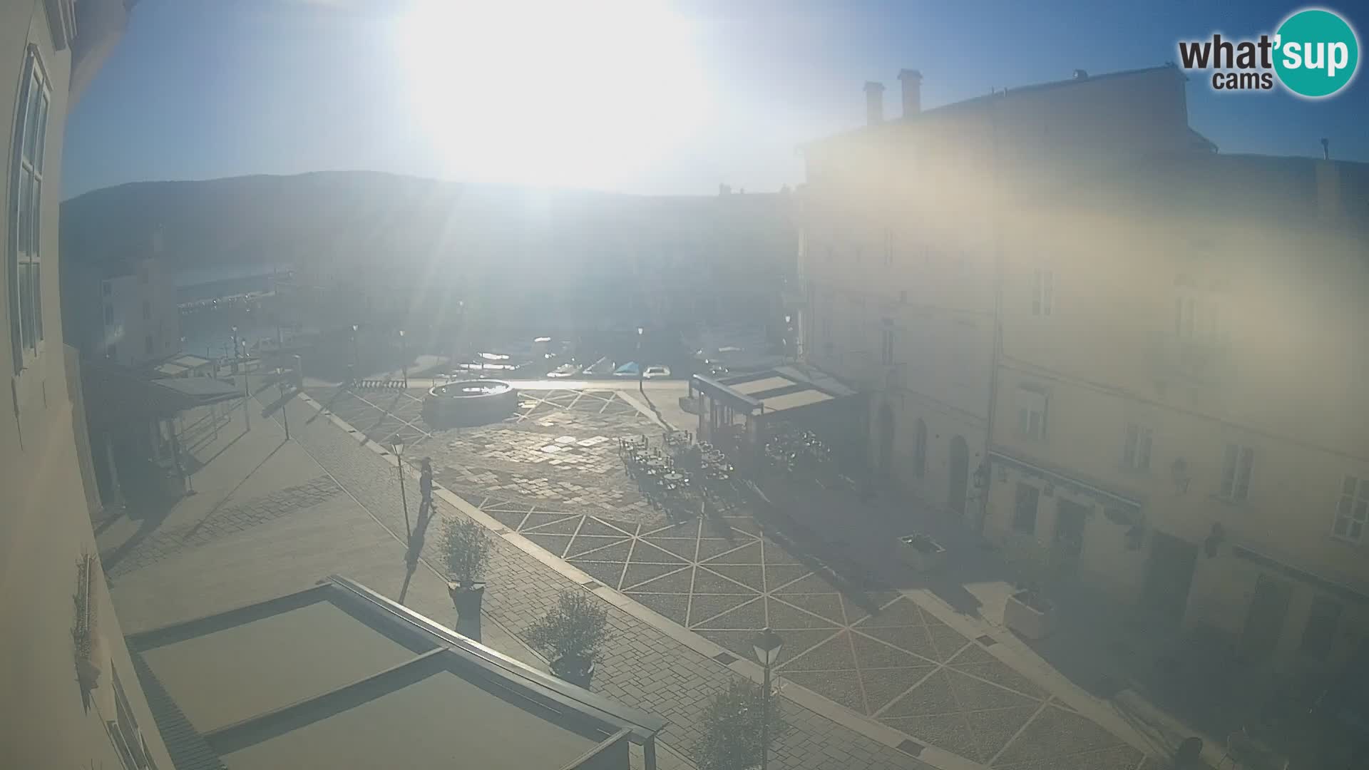 LIVE cam Cres city – place principale et “mandrač” – île de Cres – Croatie