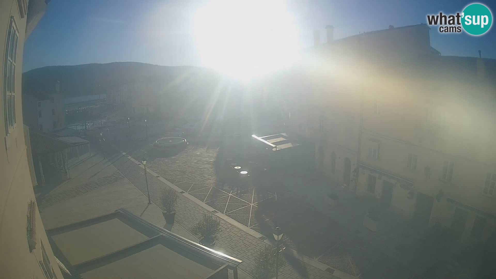 Cámara en vivo ciudad de Cres – plaza principal y “mandrač” – isla de Cres – Croacia