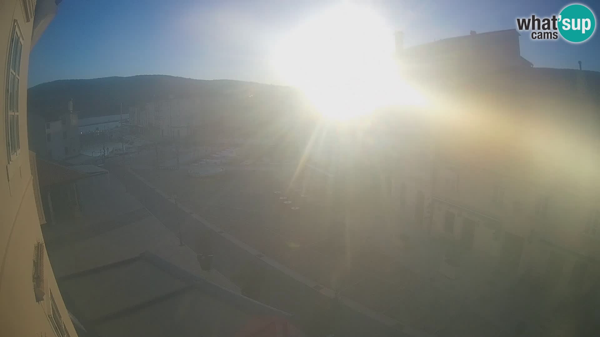 LIVE cam Cres city – place principale et “mandrač” – île de Cres – Croatie