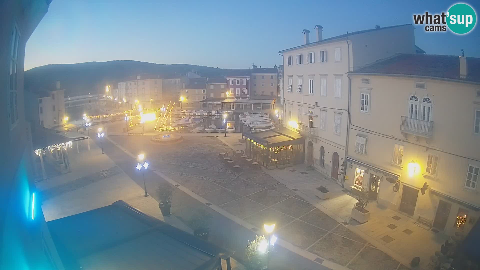 LIVE cam Cres city – place principale et “mandrač” – île de Cres – Croatie