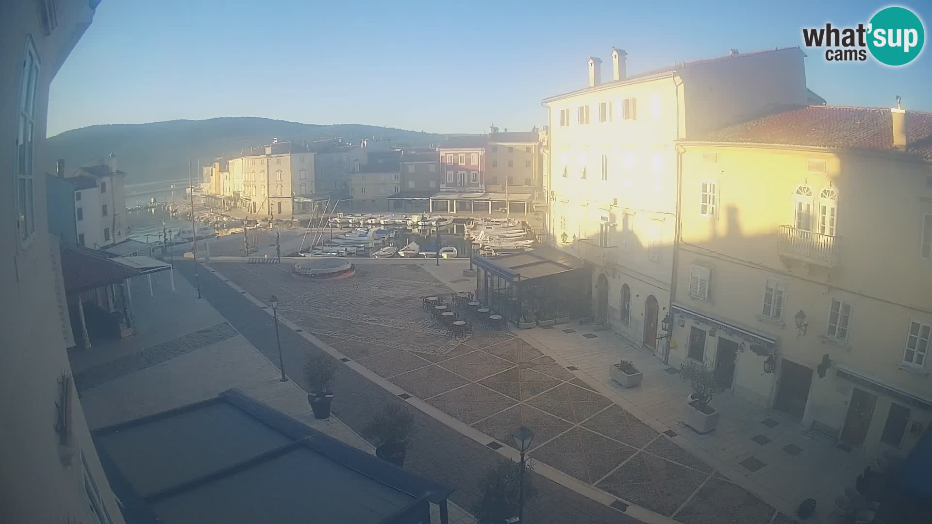 LIVE cam Cres città – piazza principale e “mandrač” – isola di Cherso – Croazia
