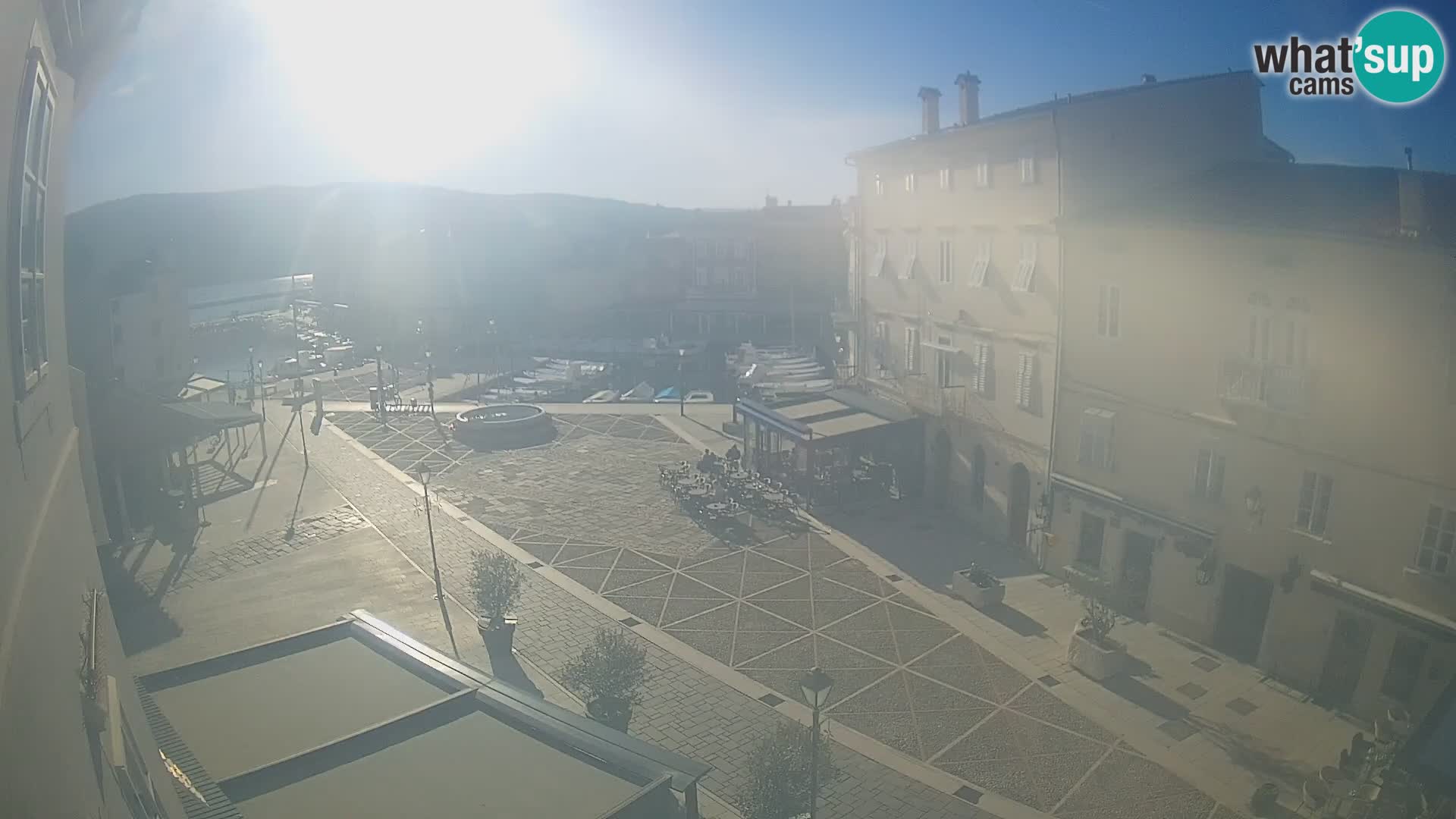 LIVE cam Cres city – place principale et “mandrač” – île de Cres – Croatie