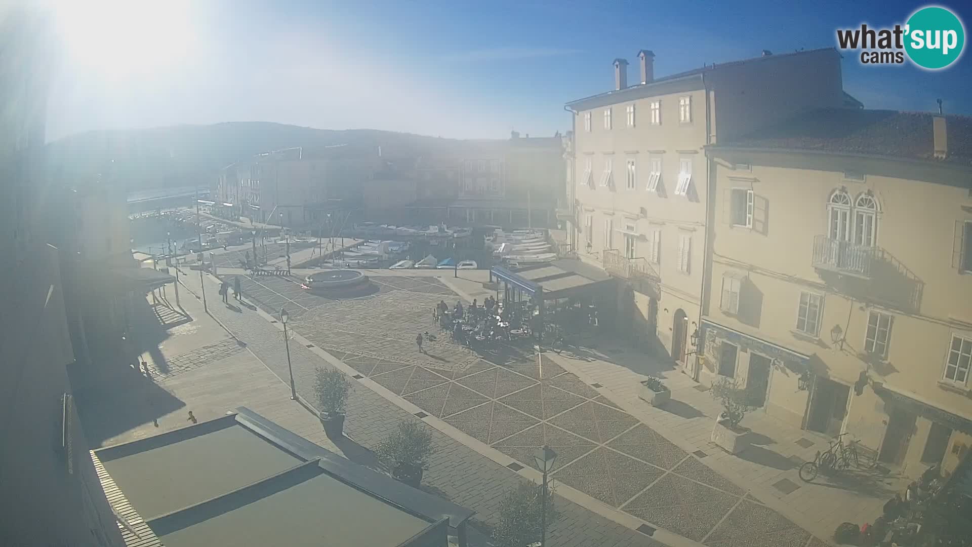 LIVE cam Cres city – place principale et “mandrač” – île de Cres – Croatie