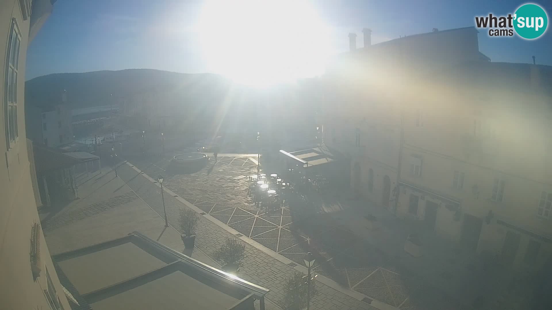 LIVE cam Cres city – place principale et “mandrač” – île de Cres – Croatie