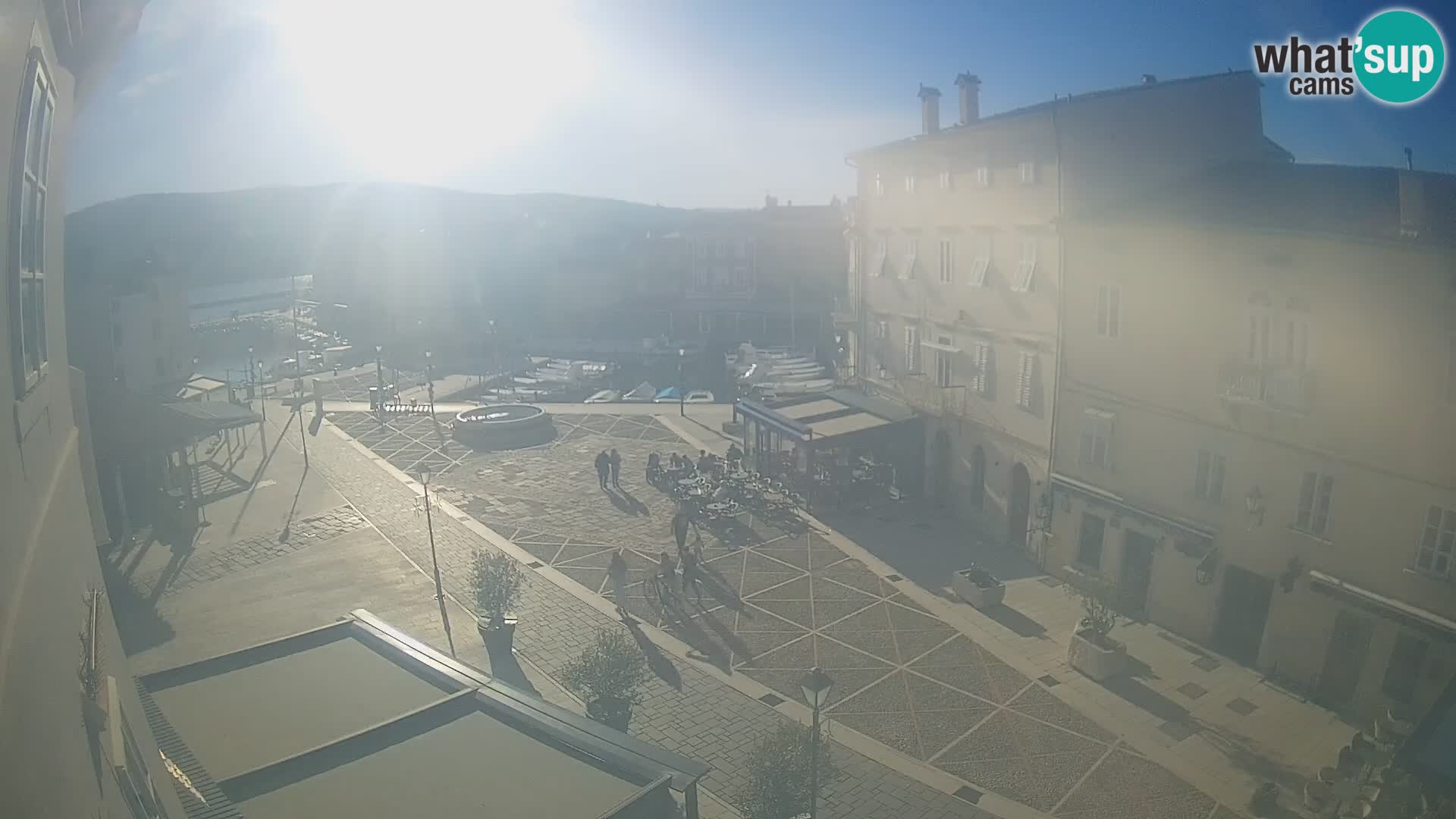LIVE cam Cres city – place principale et “mandrač” – île de Cres – Croatie