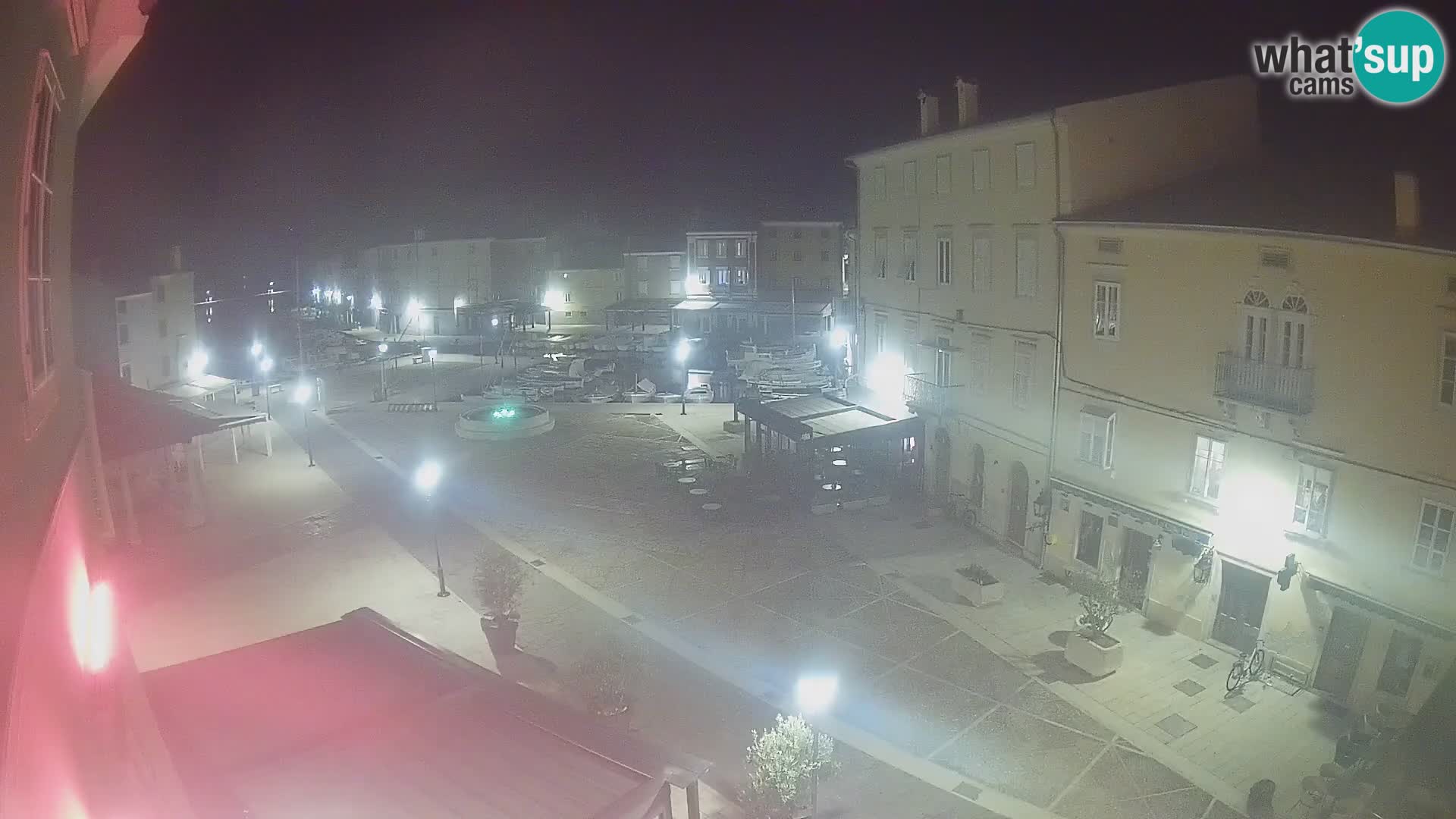 Cámara en vivo ciudad de Cres – plaza principal y “mandrač” – isla de Cres – Croacia