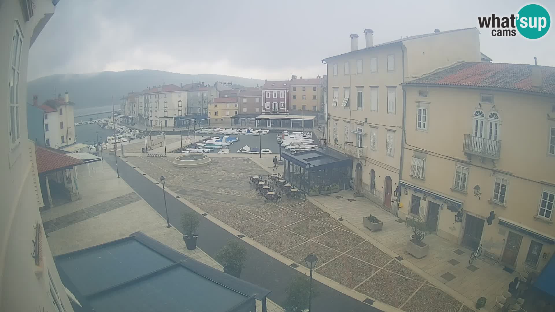 Kamera v ŽIVO Cres mesto – glavni trg in “mandrač” – otok Cres – Hrvaška