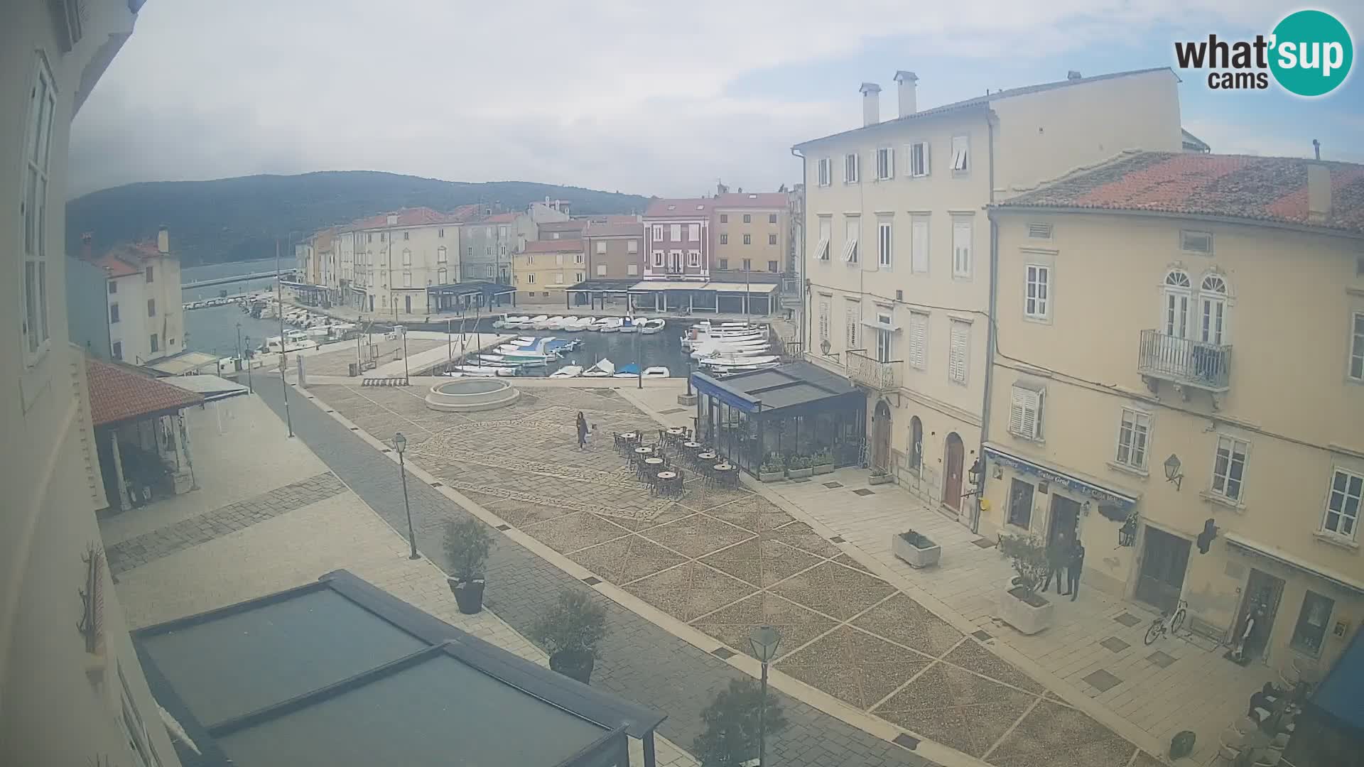LIVE cam Cres città – piazza principale e “mandrač” – isola di Cherso – Croazia