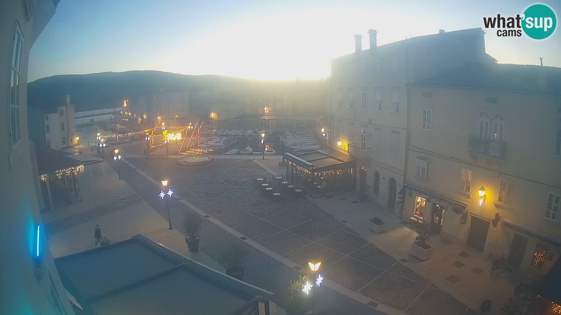 LIVE cam Cres city – place principale et “mandrač” – île de Cres – Croatie