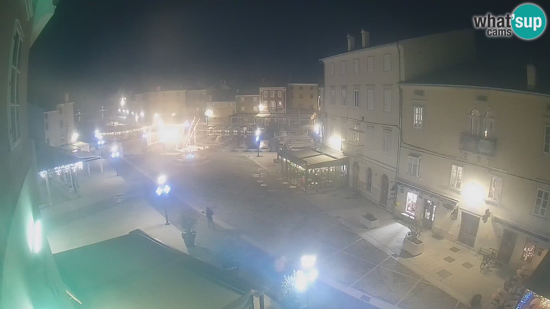 Cámara en vivo ciudad de Cres – plaza principal y “mandrač” – isla de Cres – Croacia