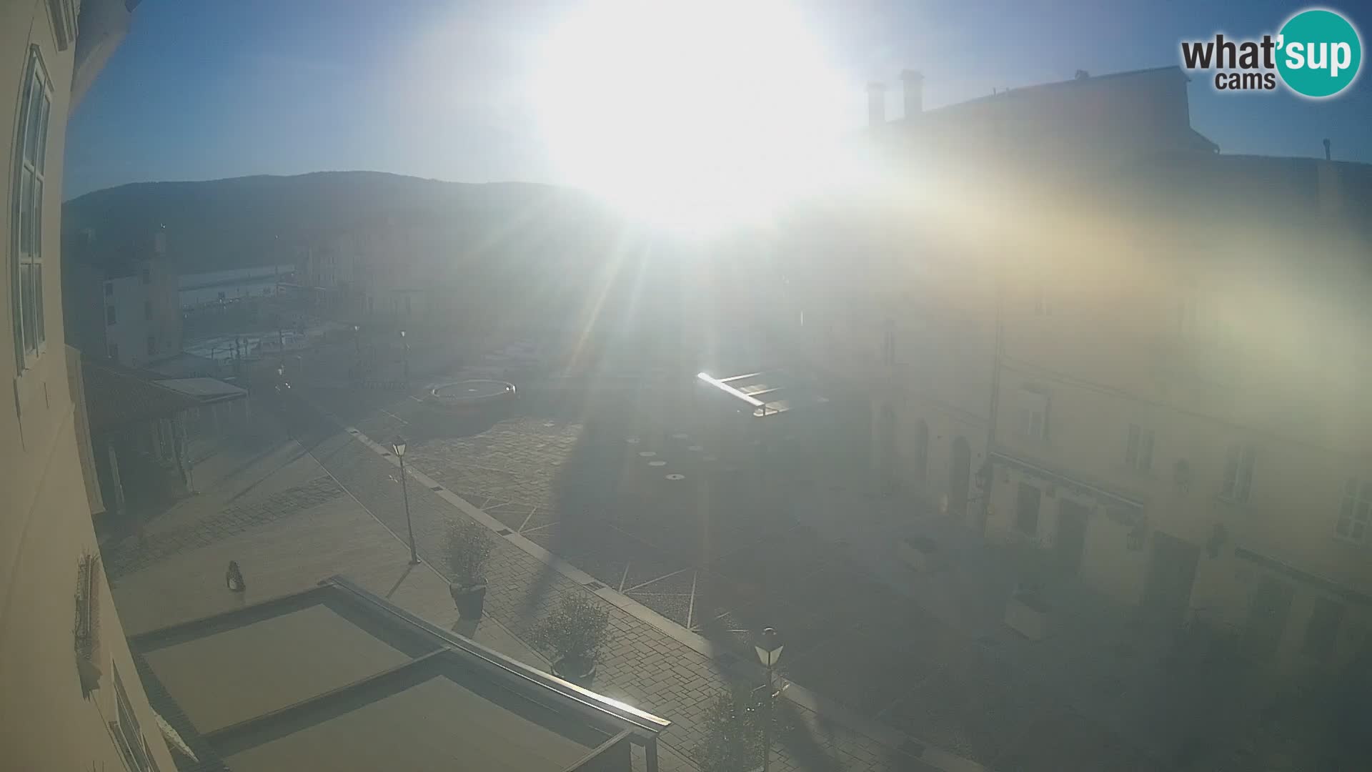 LIVE cam Cres città – piazza principale e “mandrač” – isola di Cherso – Croazia